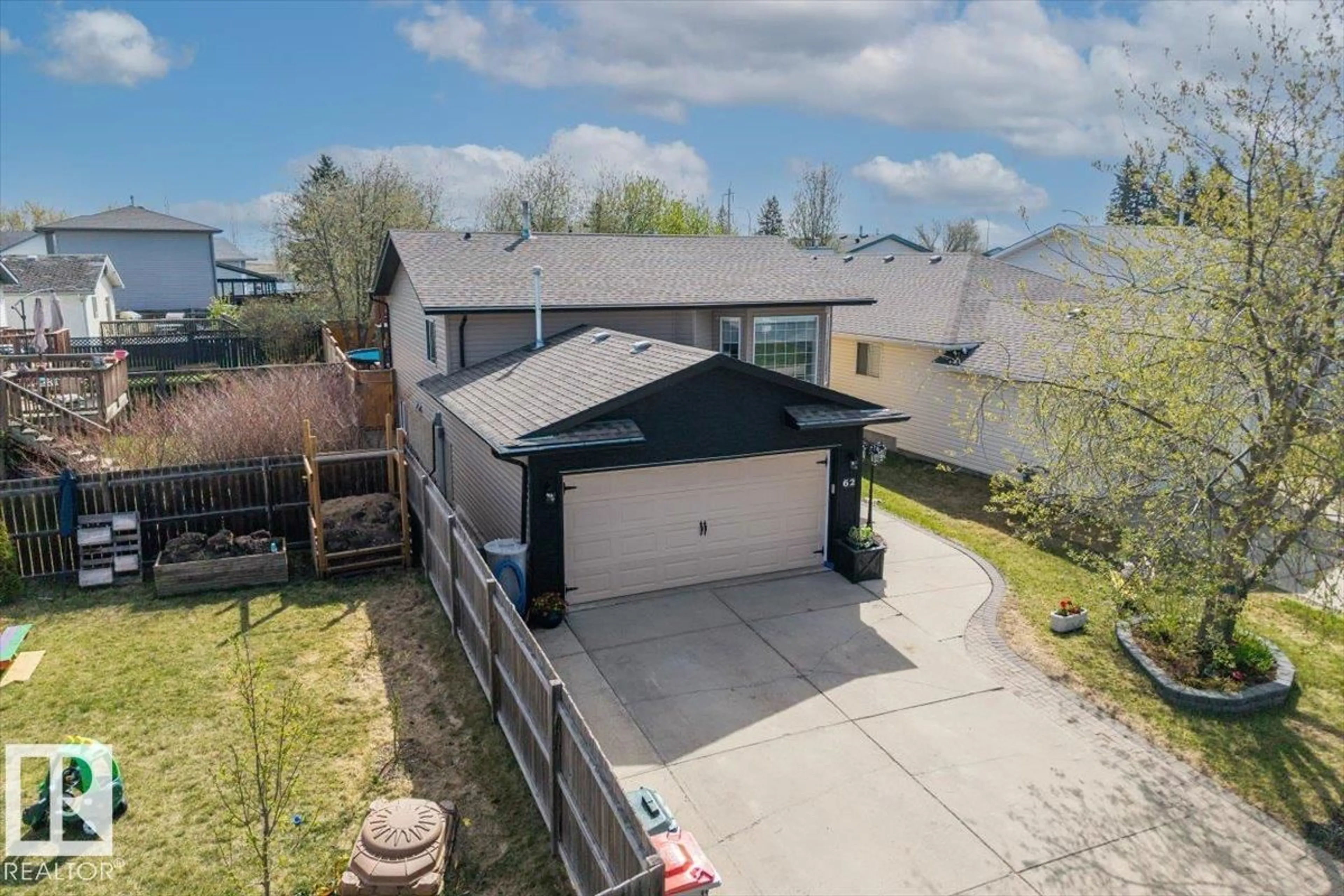A pic from outside/outdoor area/front of a property/back of a property/a pic from drone, street for 62 LA COSTA FAIRWAY CL, Stony Plain Alberta T7Z2A5