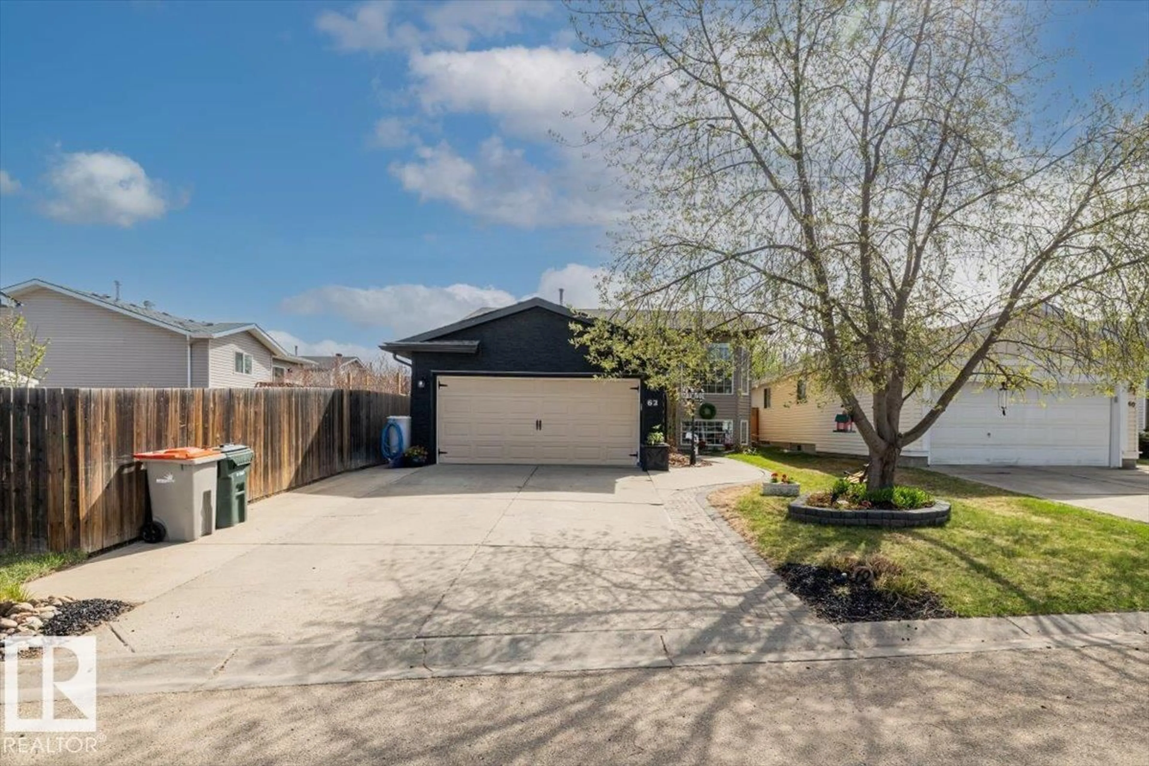 A pic from outside/outdoor area/front of a property/back of a property/a pic from drone, street for 62 LA COSTA FAIRWAY CL, Stony Plain Alberta T7Z2A5