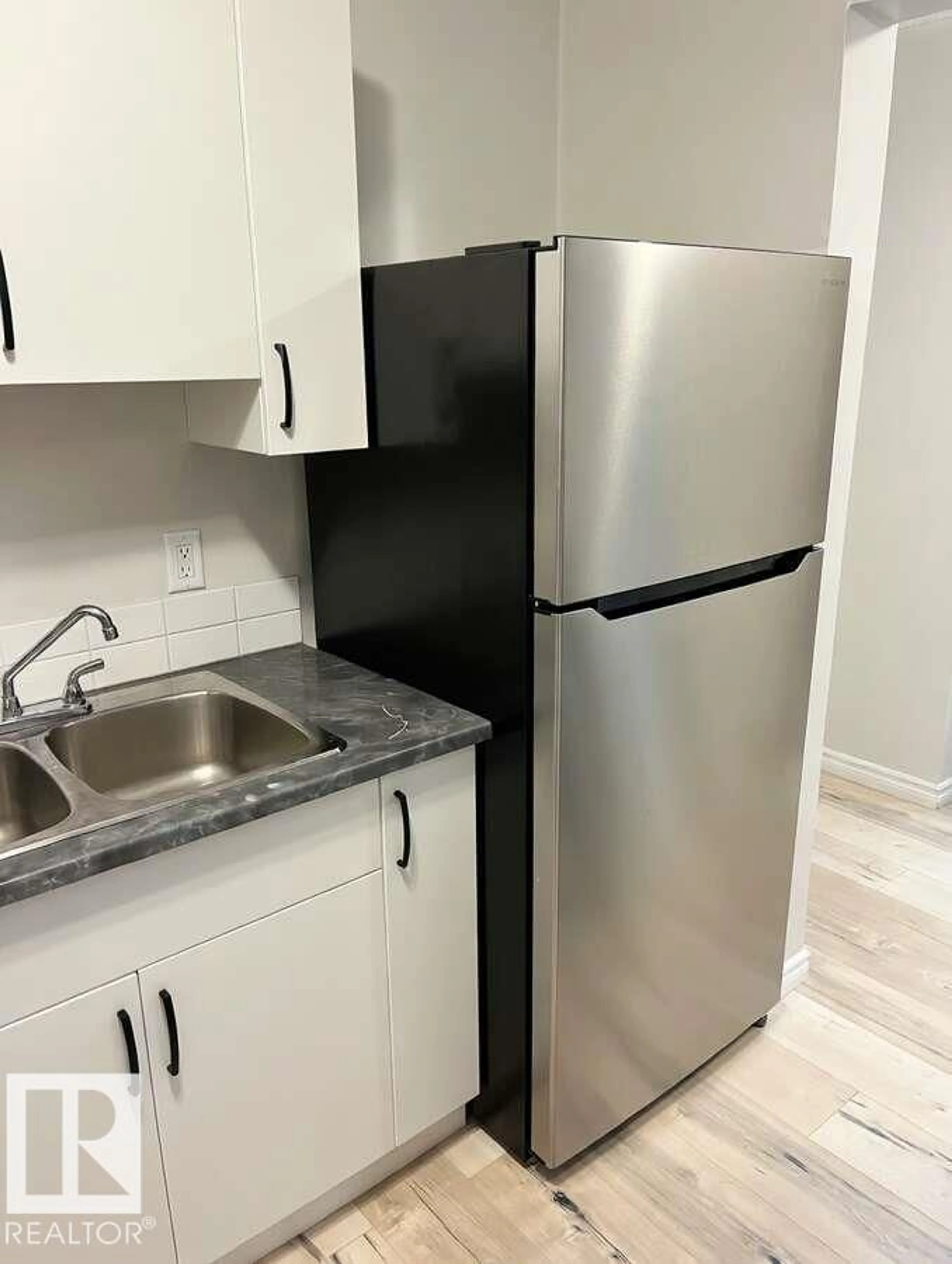 Standard kitchen, unknown for B2 - 10620 104 ST NW, Edmonton Alberta T5H2W2
