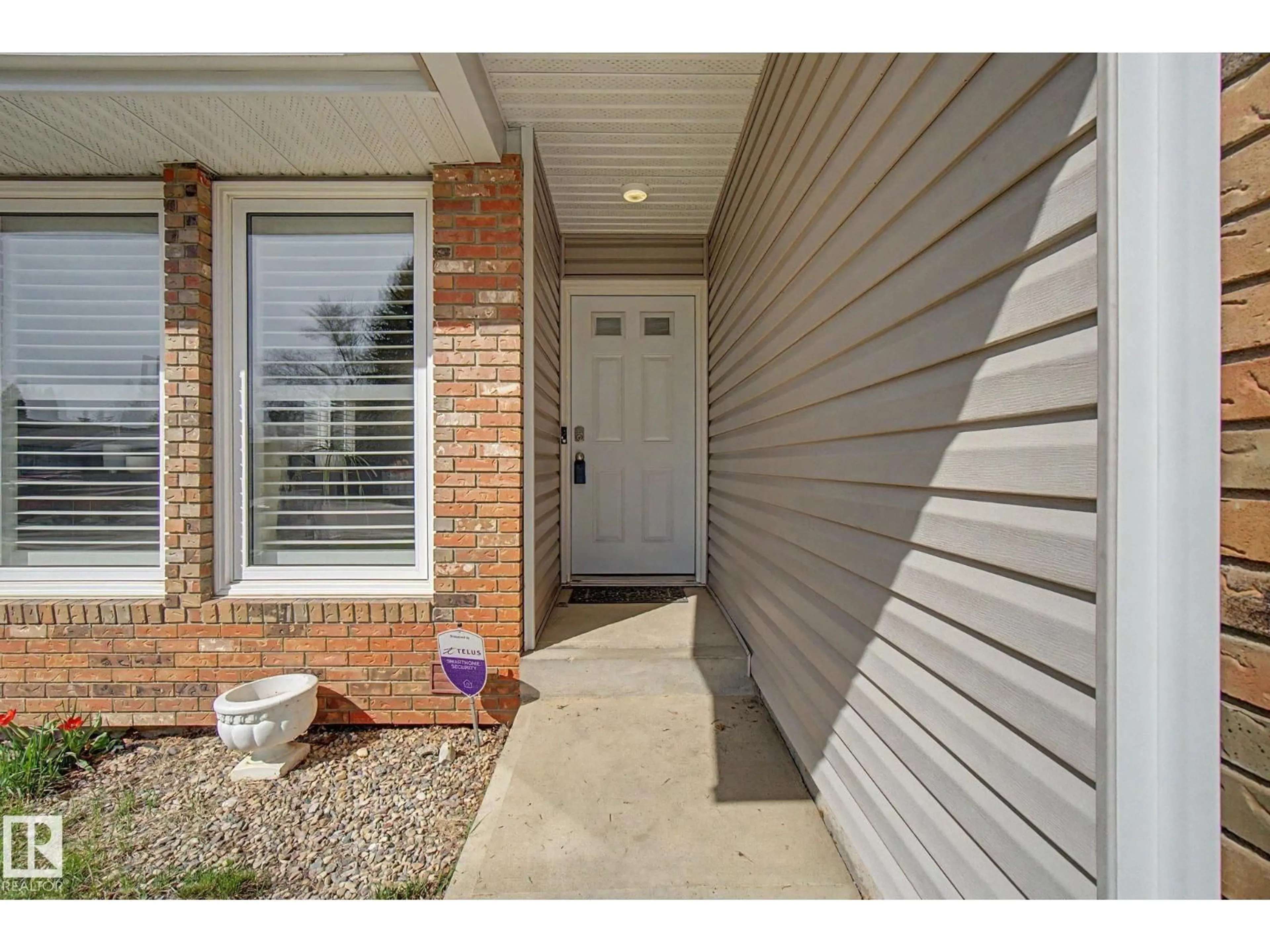 Indoor entryway for 42 WOODLAKE RD, Sherwood Park Alberta T8A4B7