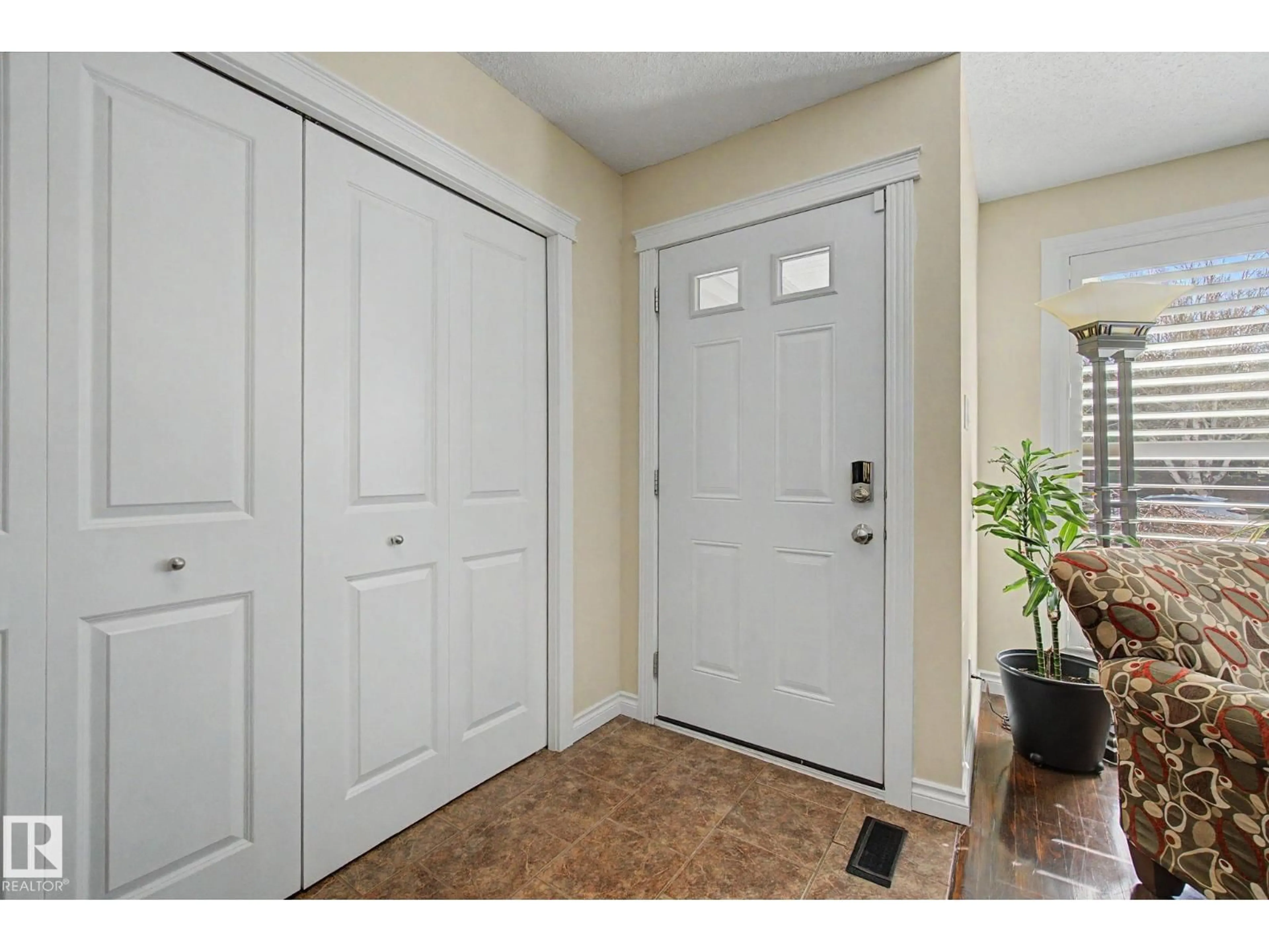 Indoor entryway for 42 WOODLAKE RD, Sherwood Park Alberta T8A4B7