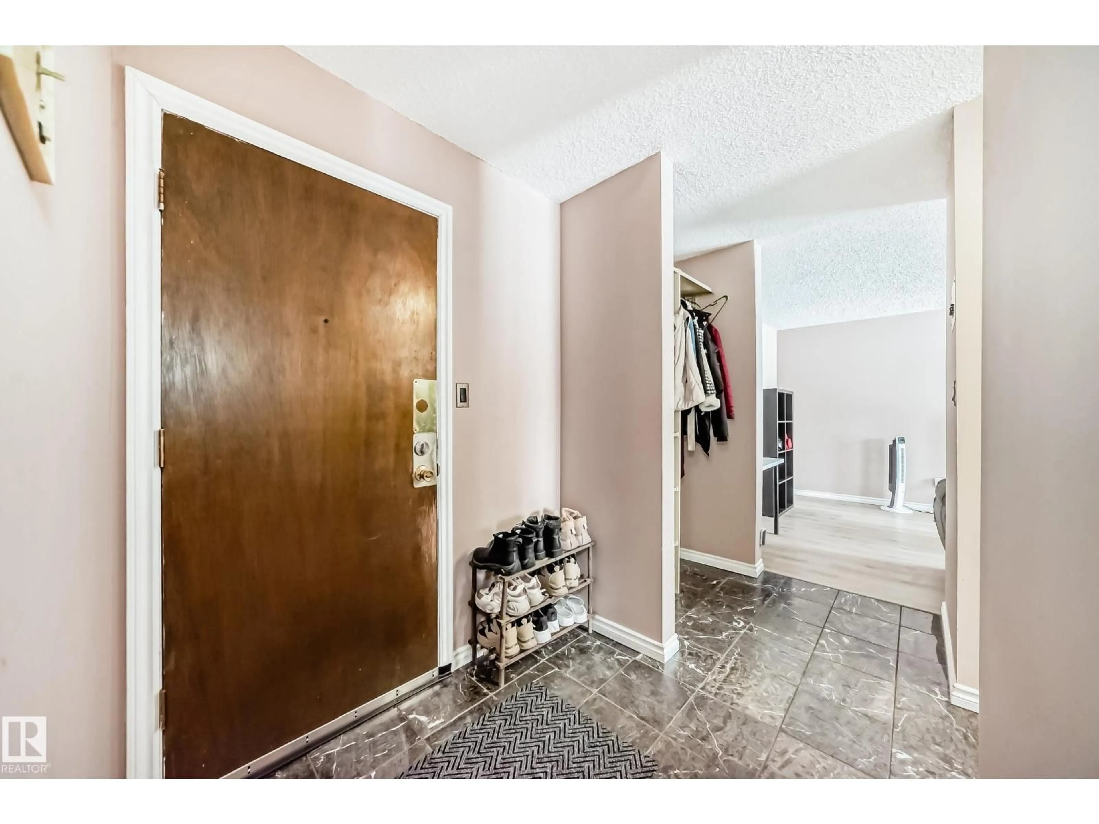 Indoor entryway for 121 15105 121 ST NW, Edmonton Alberta T5X2G3