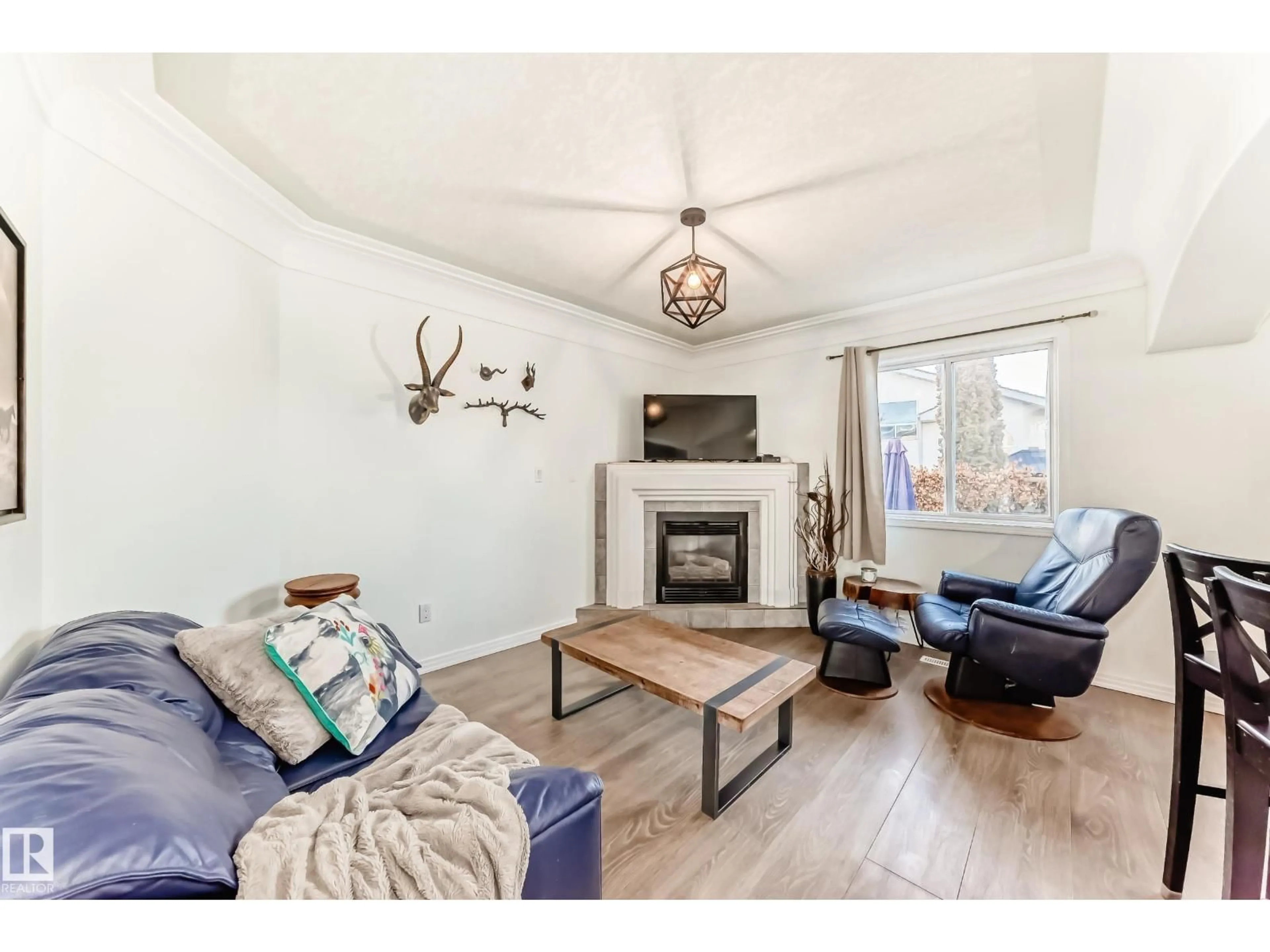 Living room with furniture, wood/laminate floor for 1619 WELBOURN COVE CV, Edmonton Alberta T6M2M5