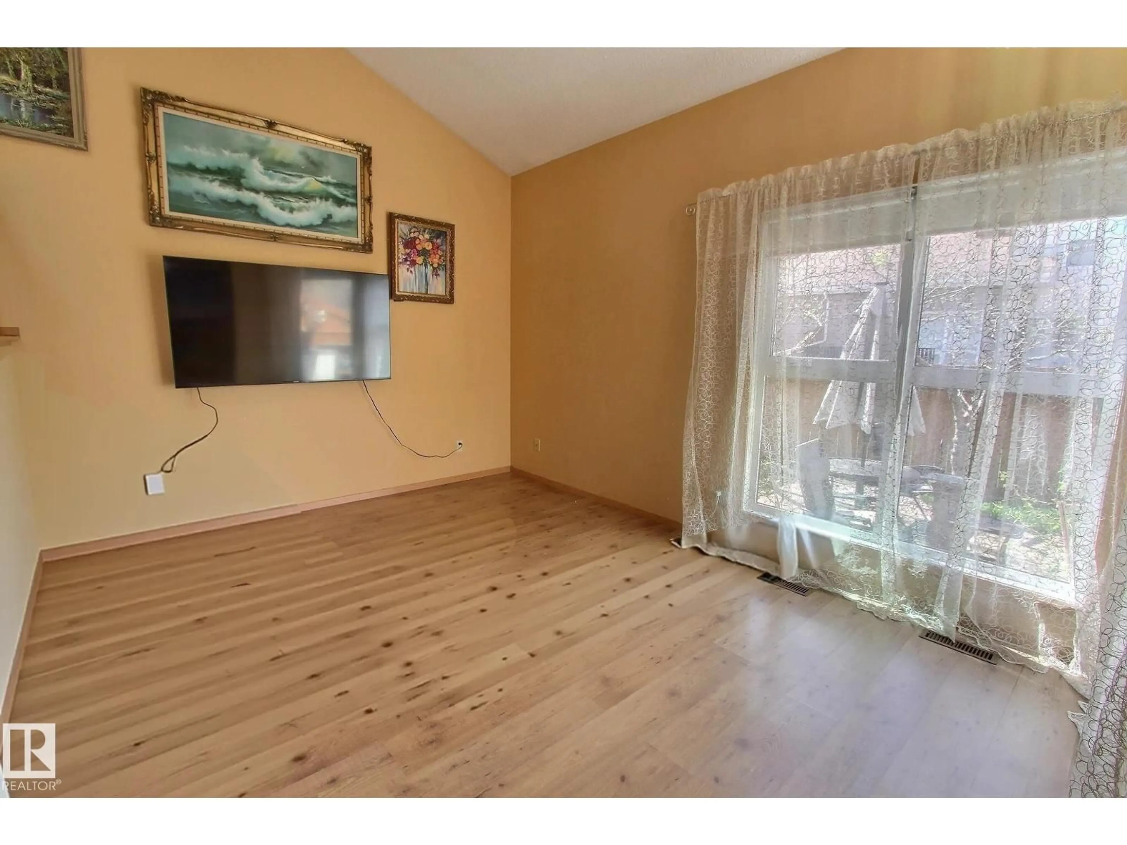 A pic of a room for 230 CHATEAU PL, Edmonton Alberta T5T1V3