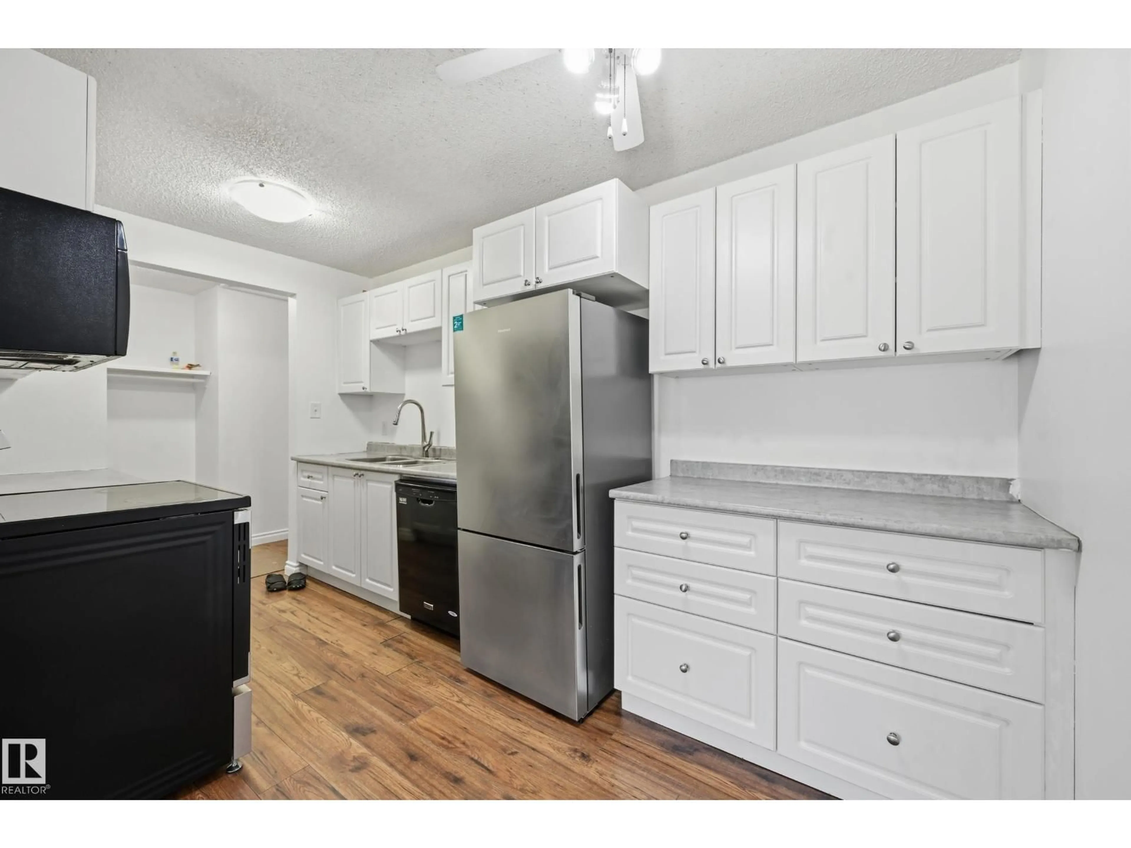 Standard kitchen, wood/laminate floor for 305 - 10811 115 ST NW, Edmonton Alberta T5H3L2