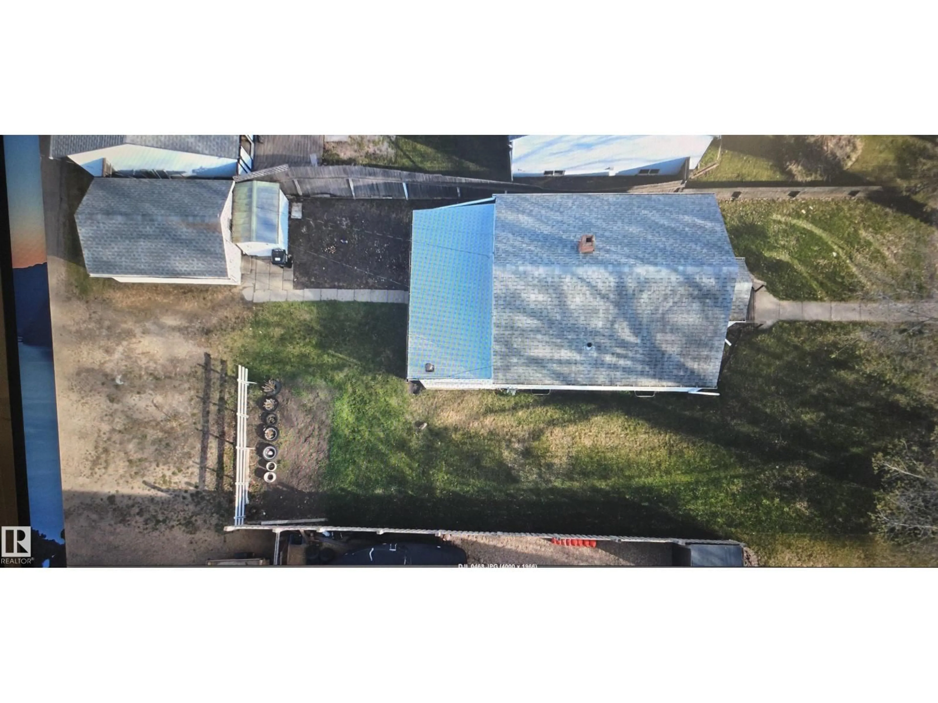 A pic from outside/outdoor area/front of a property/back of a property/a pic from drone, unknown for 11407 68 ST, Edmonton Alberta T5B1N9