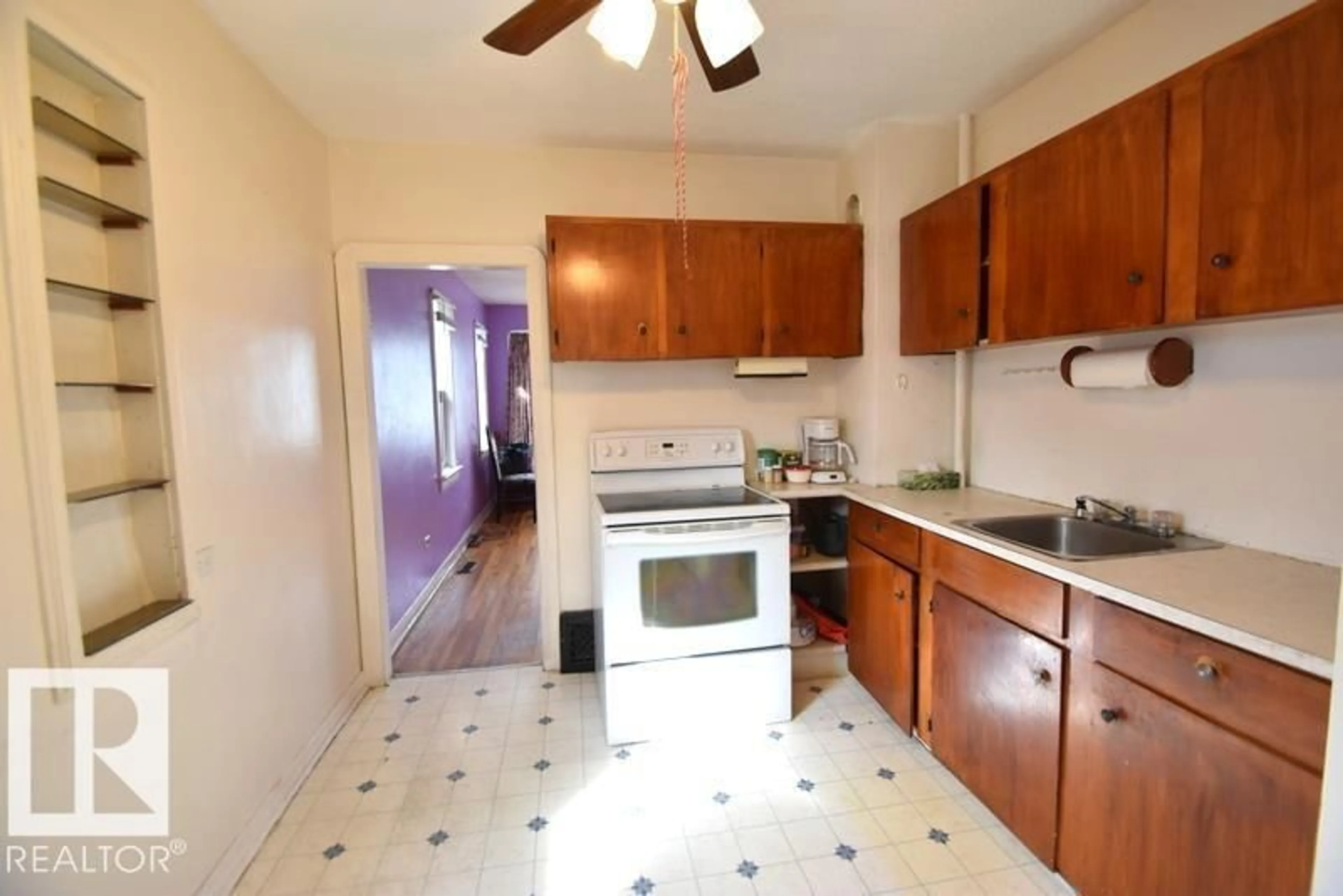 Standard kitchen, unknown for 11407 68 ST, Edmonton Alberta T5B1N9