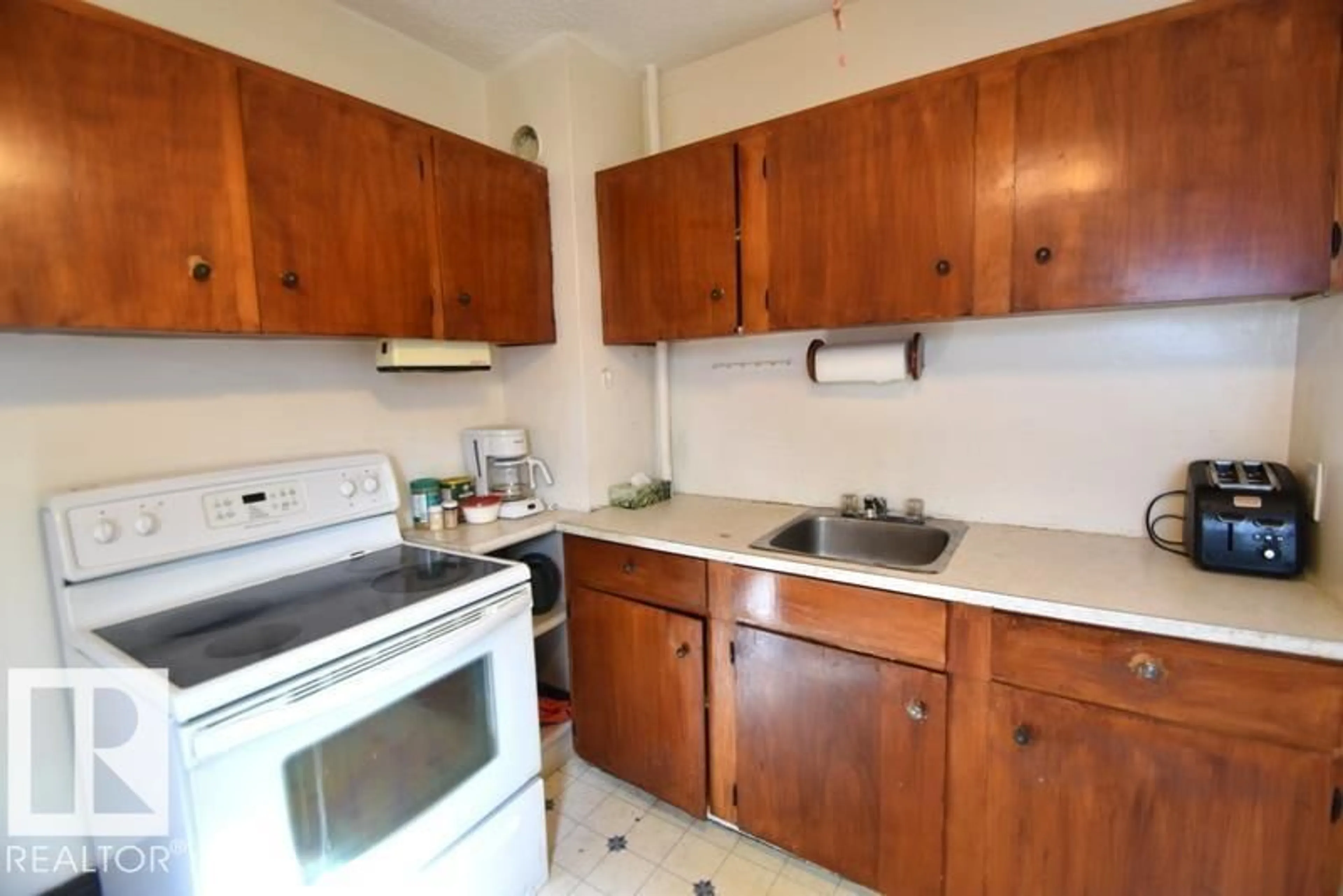 Standard kitchen, unknown for 11407 68 ST, Edmonton Alberta T5B1N9