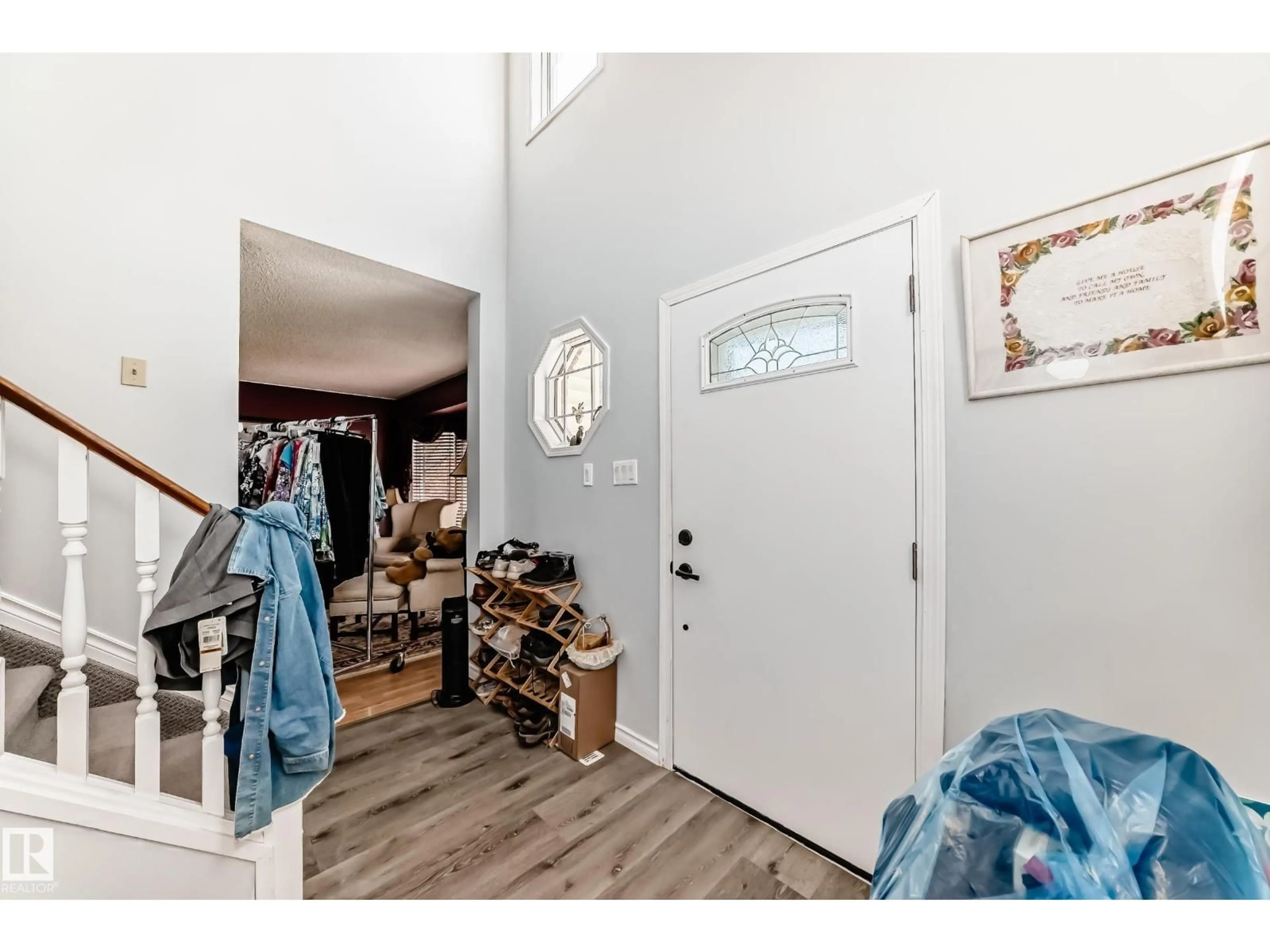 Indoor entryway for 3923 149 ST, Edmonton Alberta T6R1J7