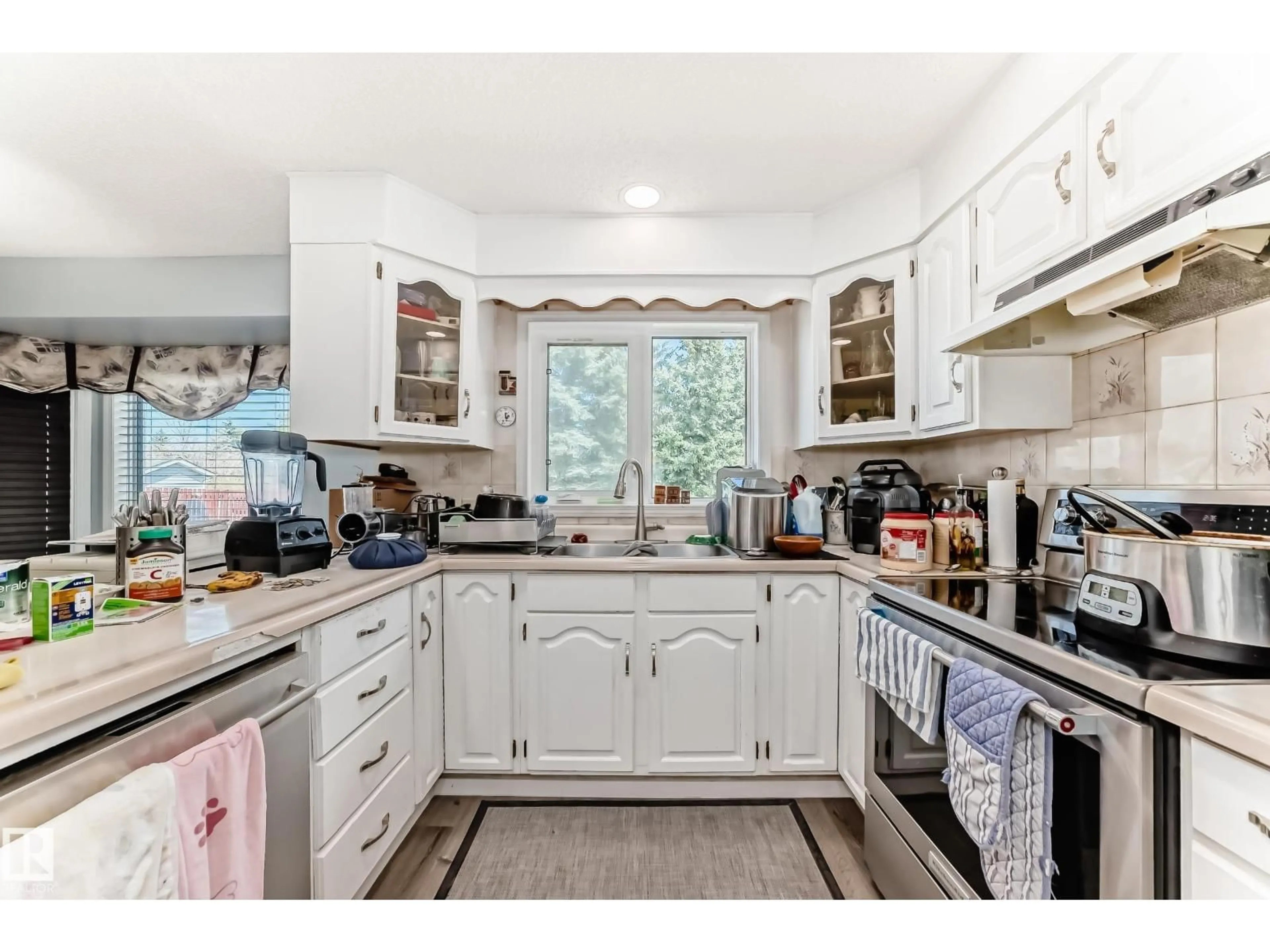 Open concept kitchen, unknown for 3923 149 ST, Edmonton Alberta T6R1J7