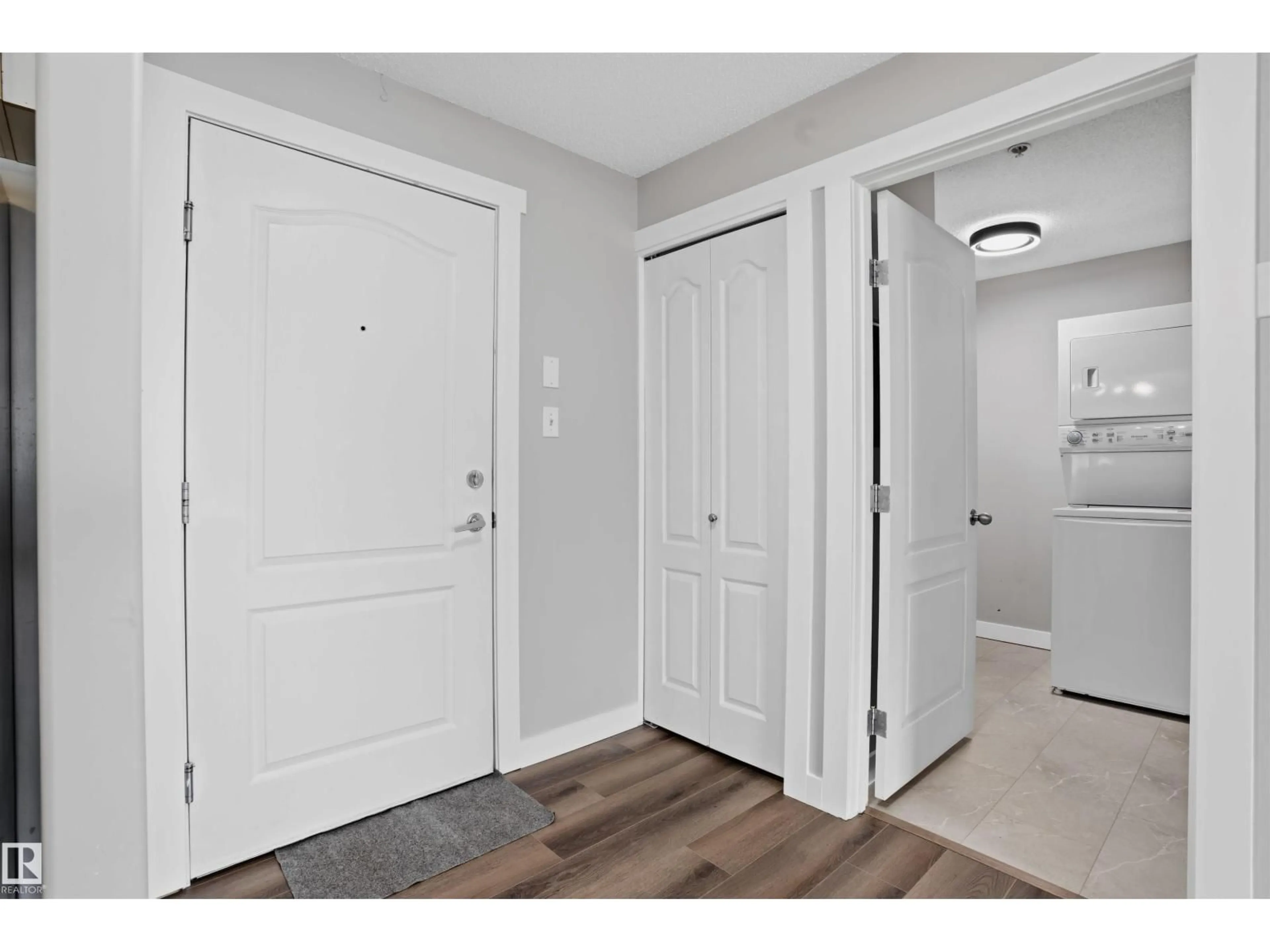 Indoor entryway for 6105 - 7331 SOUTH TERWILLEGER NW, Edmonton Alberta T6R0A7