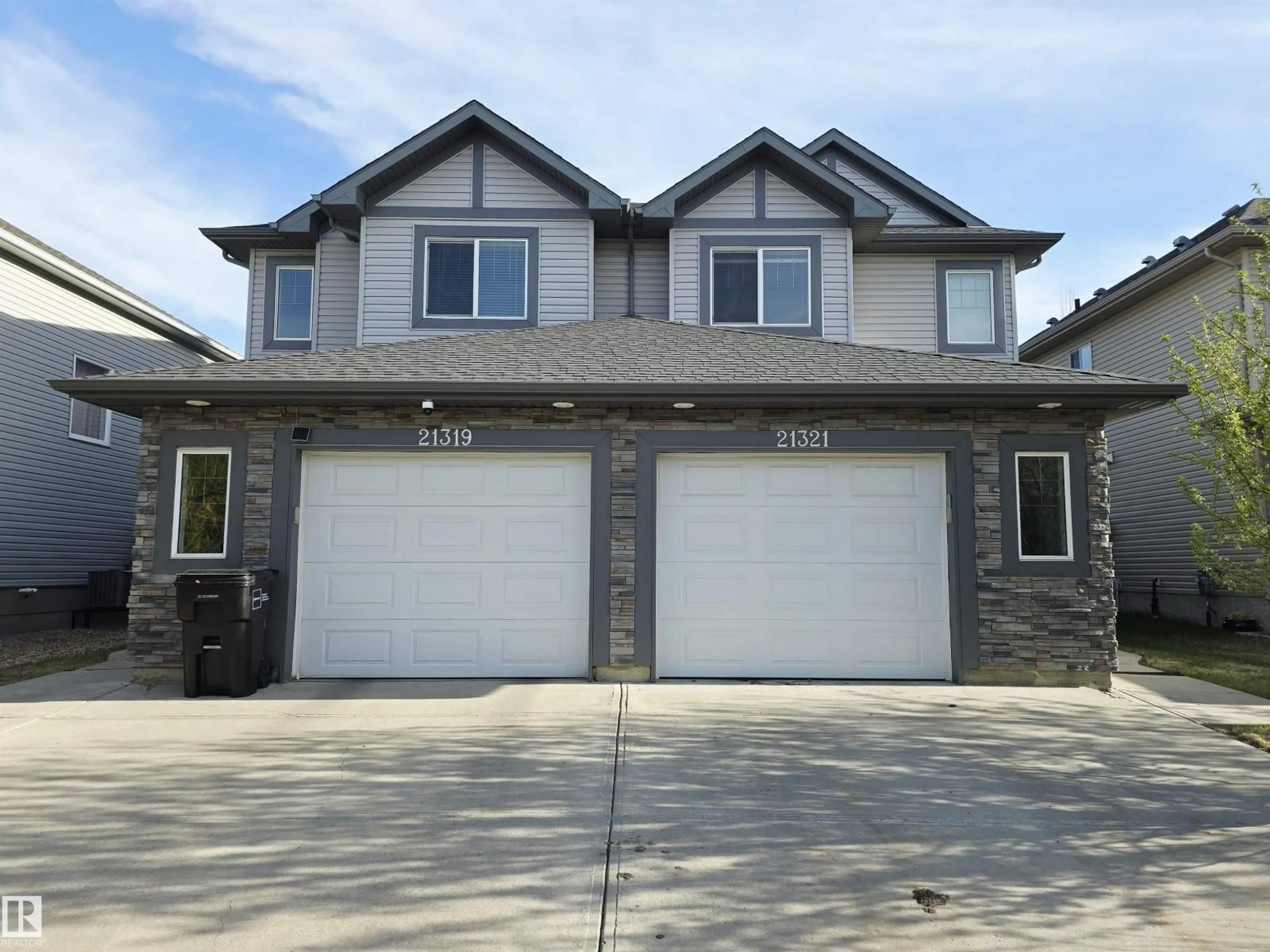 Home with vinyl exterior material, street for 21321 94 AV, Edmonton Alberta T5T4E5