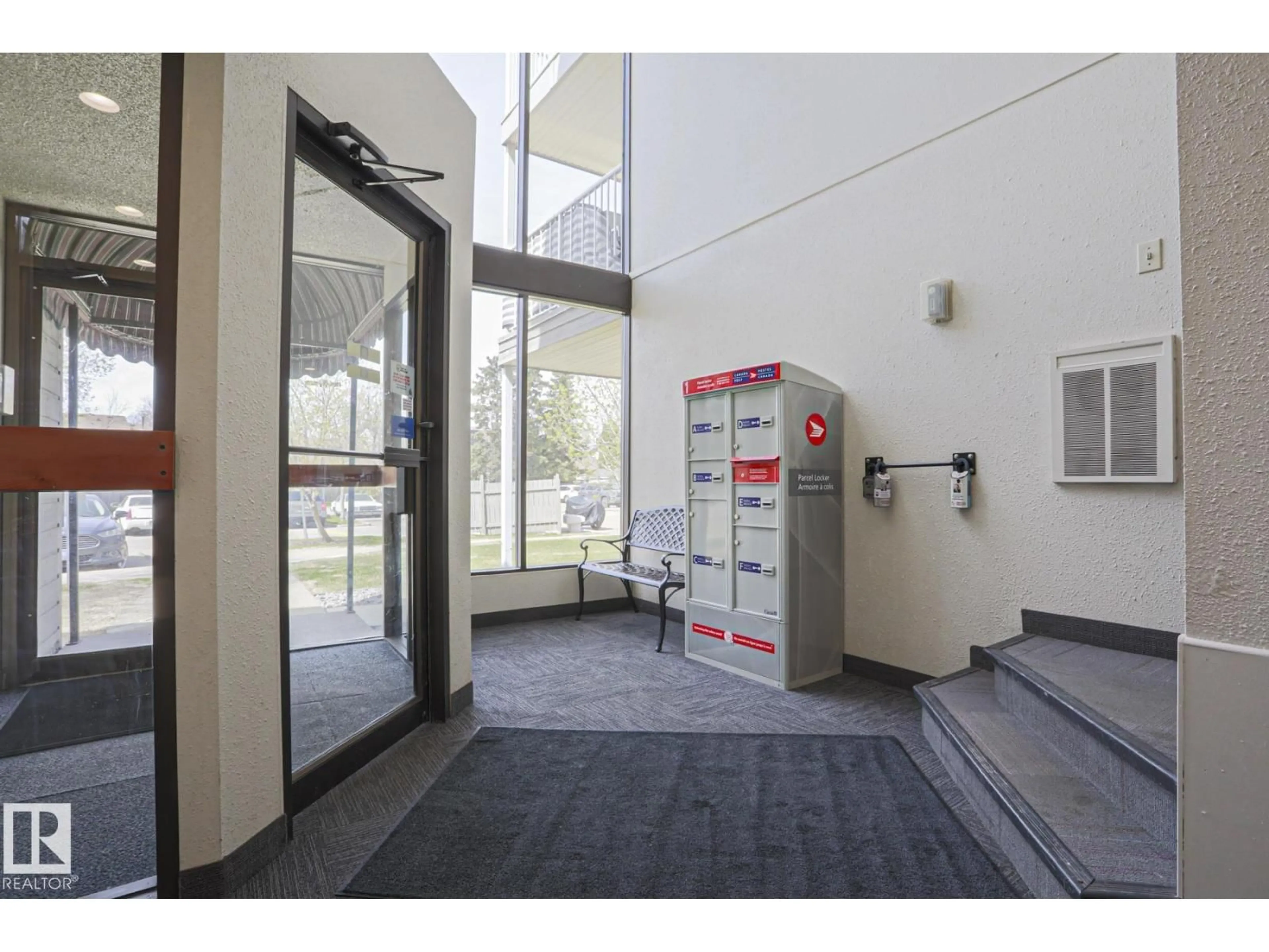 Indoor foyer for 101 60 ALPINE PL, St. Albert Alberta T8N3Y2