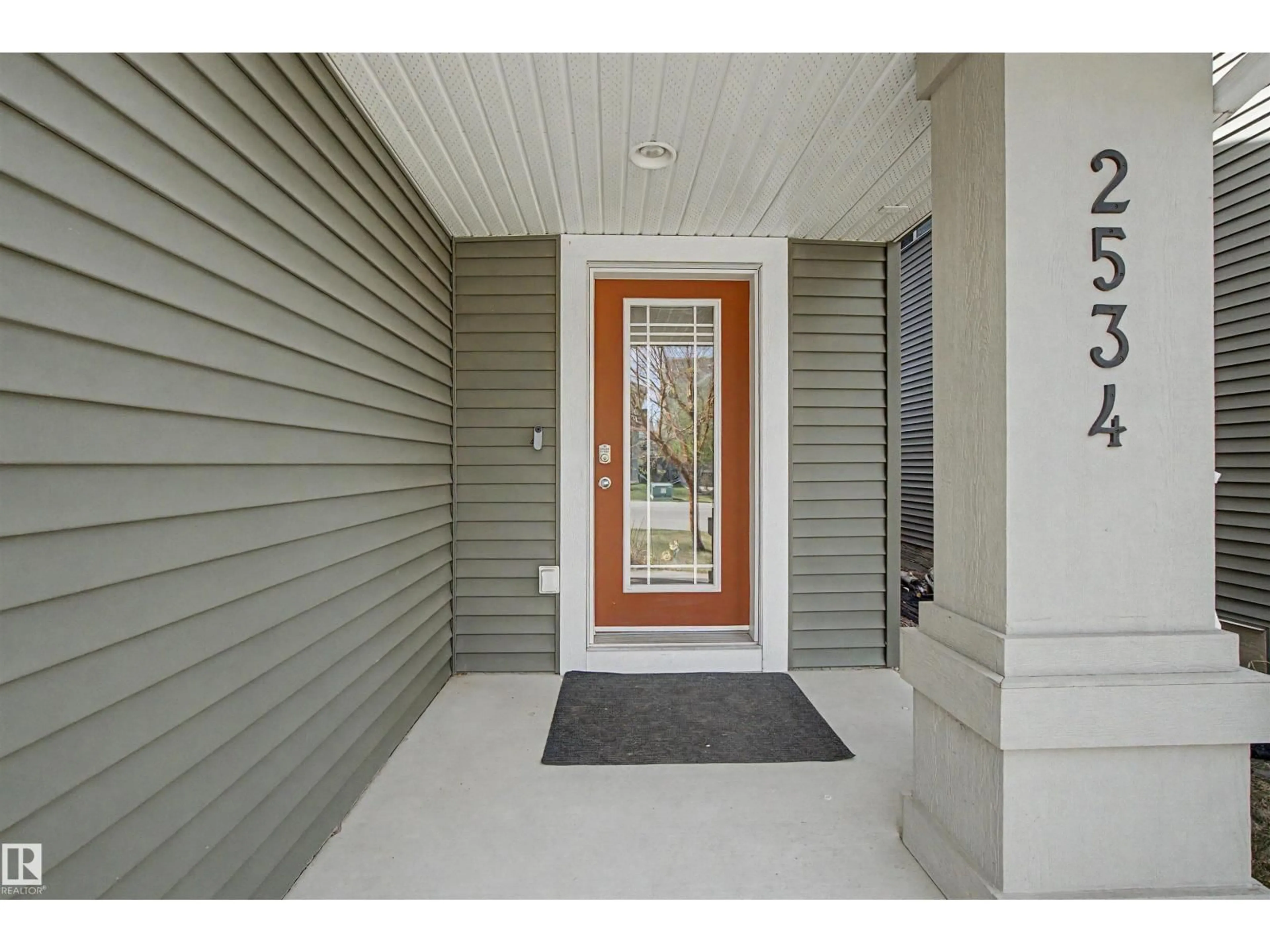 Indoor entryway for 2534 COUGHLAN RD, Edmonton Alberta T6W2X8