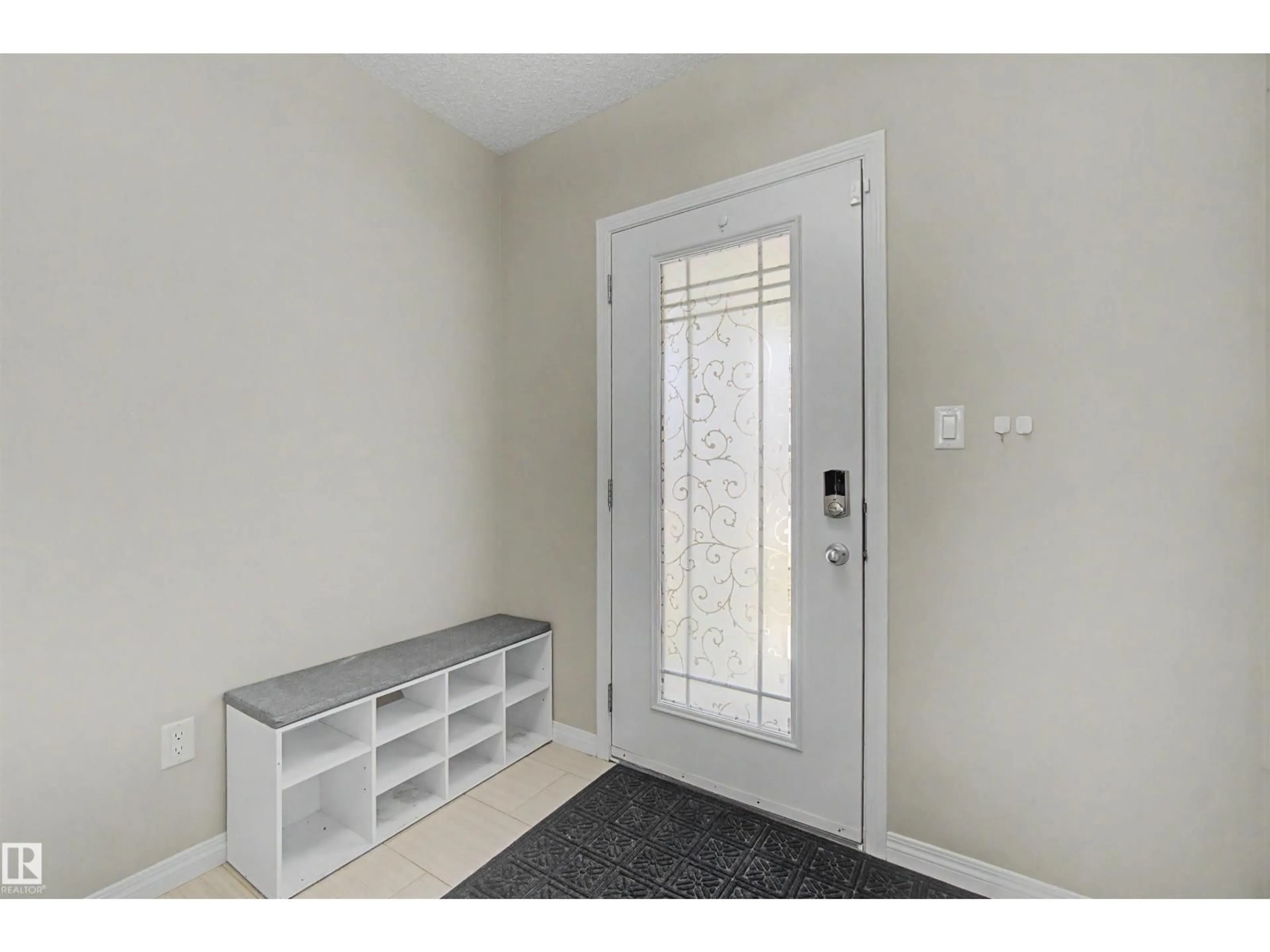 Indoor entryway for 2534 COUGHLAN RD, Edmonton Alberta T6W2X8