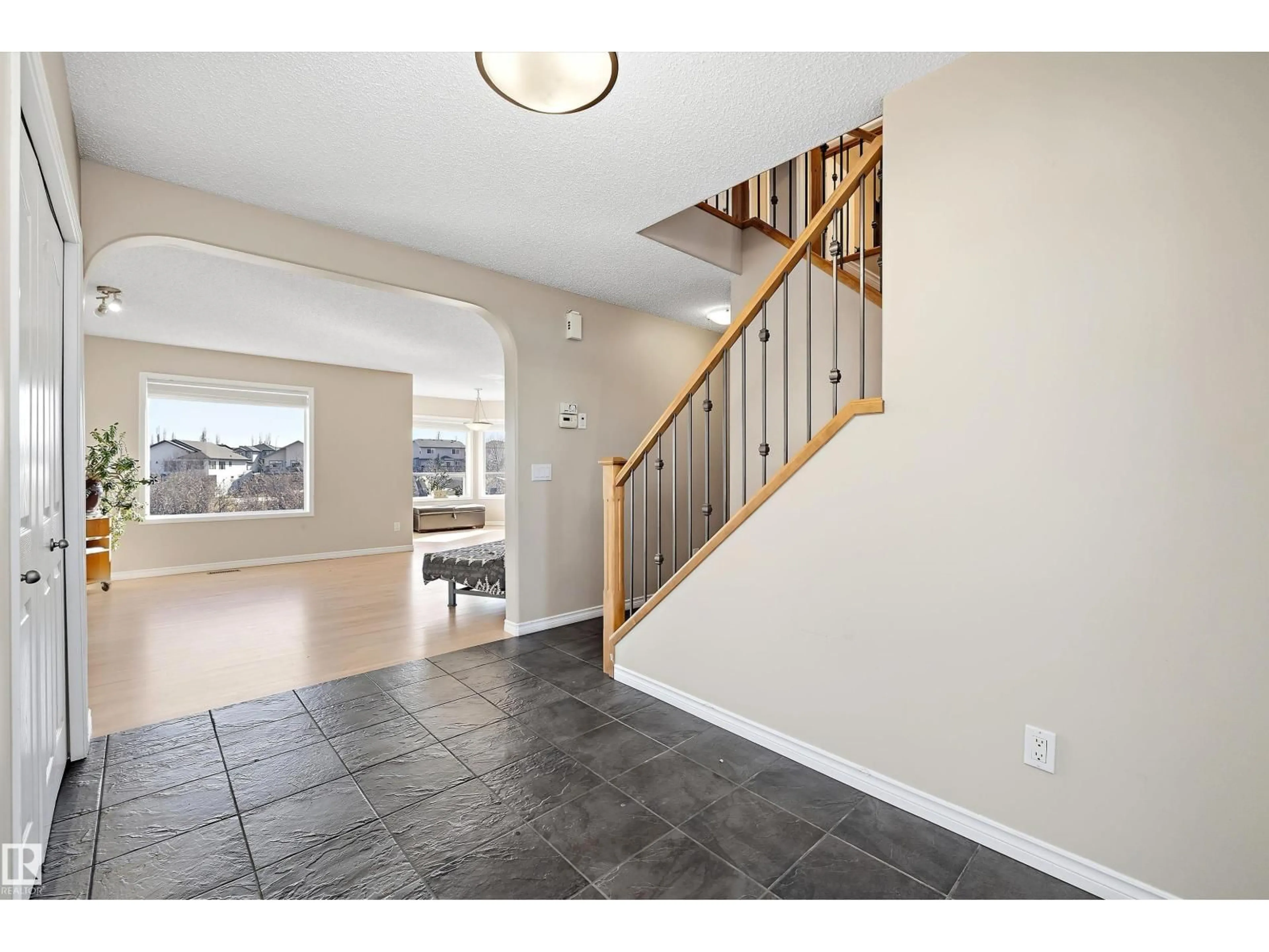 Indoor entryway for 130 FOXHAVEN WY, Sherwood Park Alberta T8A6N4