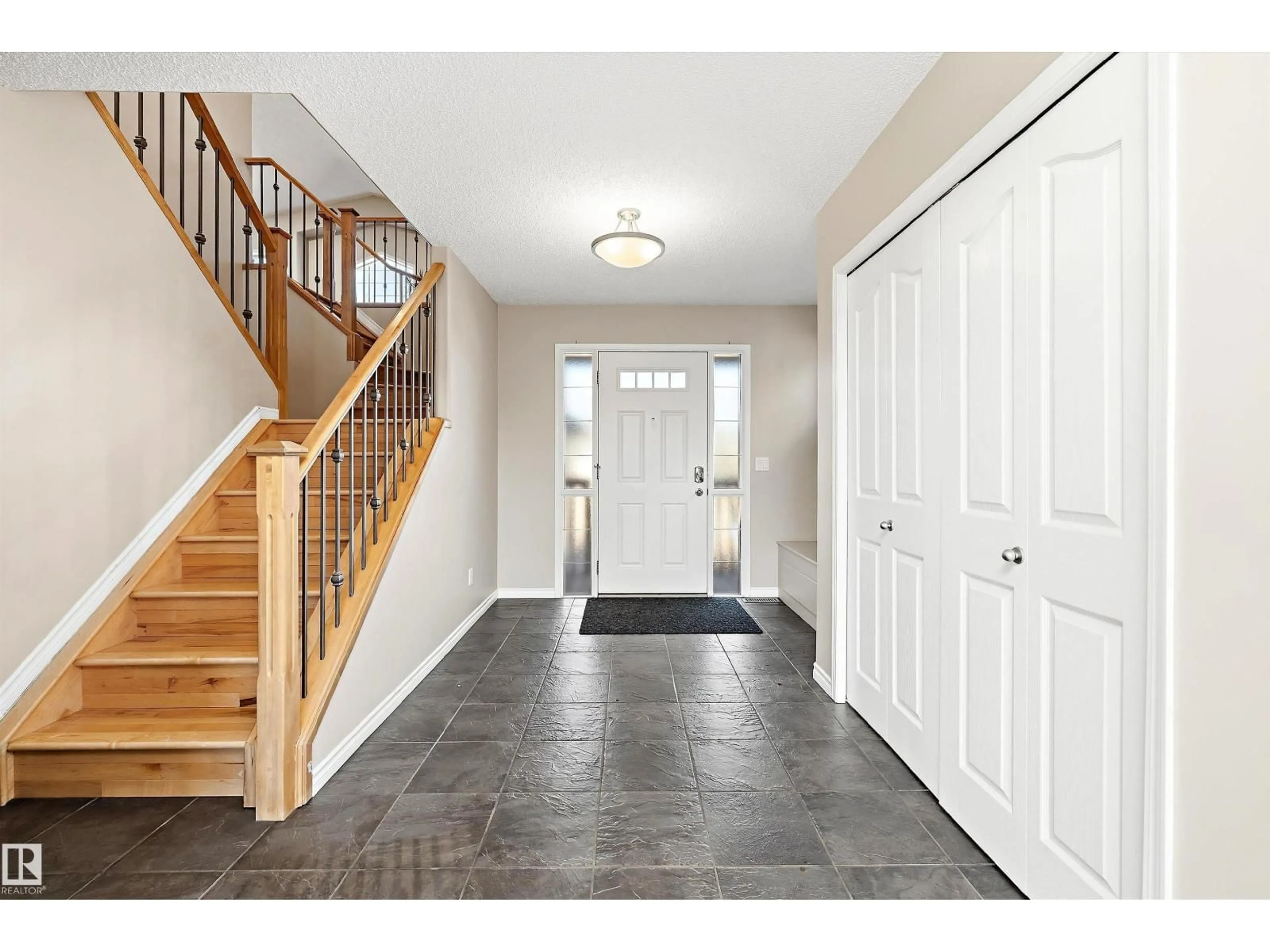 Indoor entryway for 130 FOXHAVEN WY, Sherwood Park Alberta T8A6N4