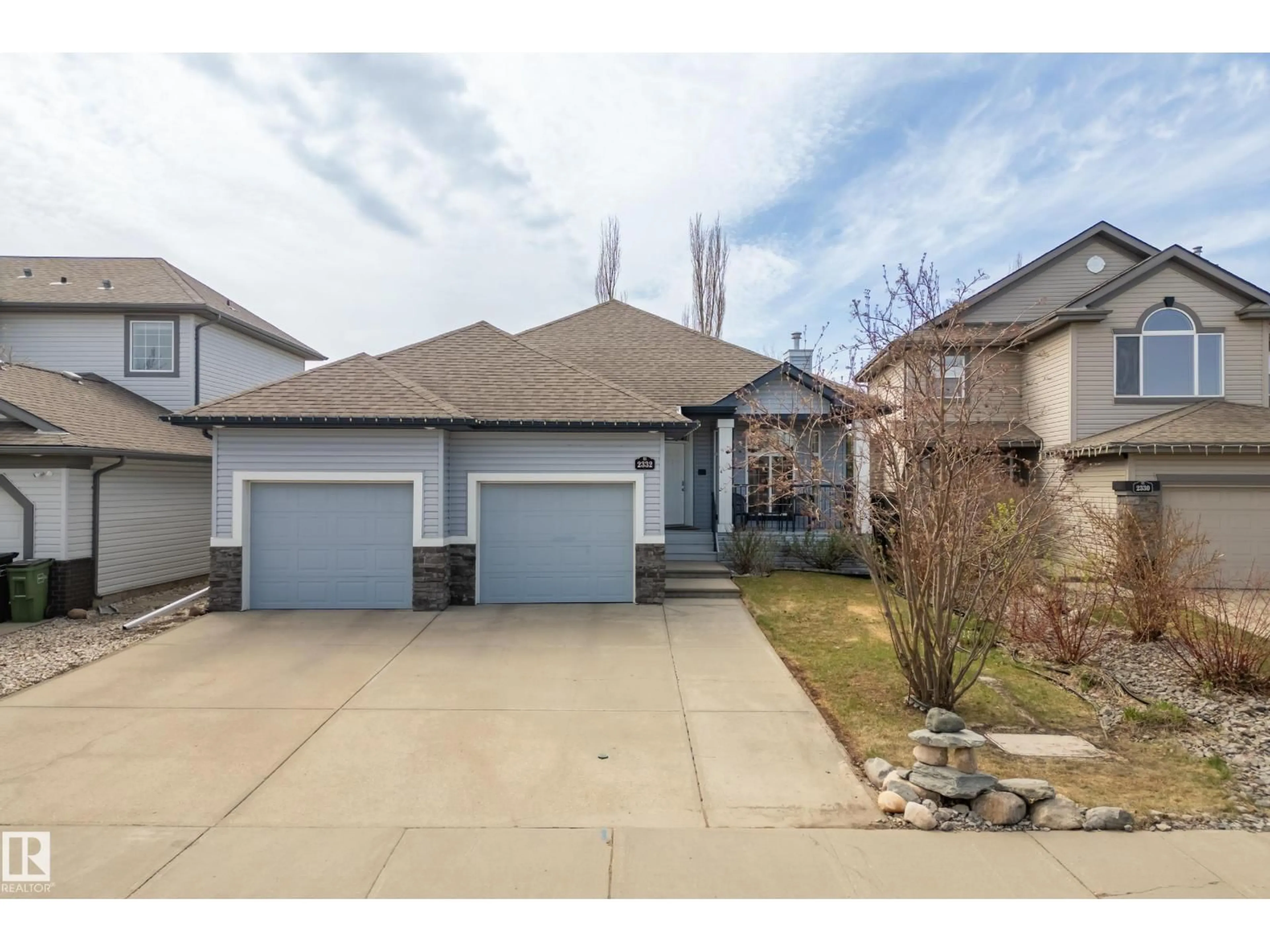 A pic from outside/outdoor area/front of a property/back of a property/a pic from drone, street for 2332 RUTHERFORD WY, Edmonton Alberta T6W1P3
