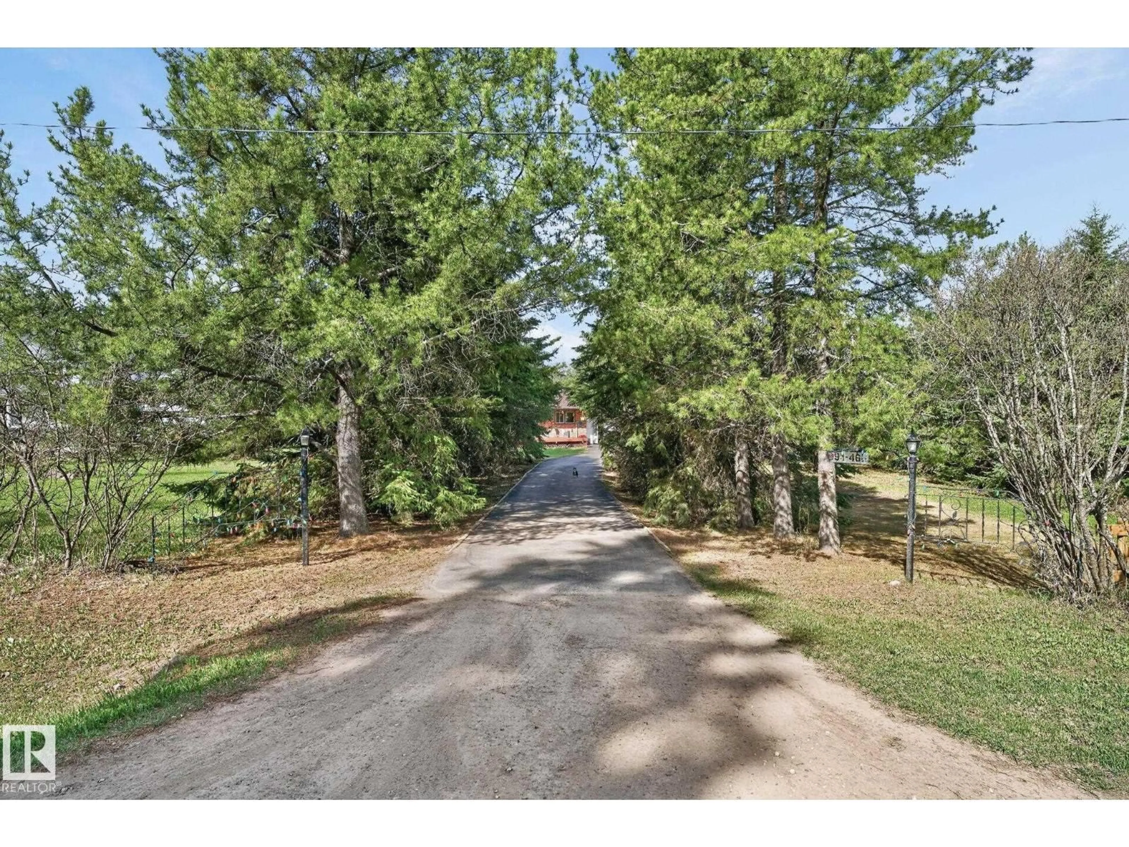 A pic from outside/outdoor area/front of a property/back of a property/a pic from drone, forest/trees view for 4911 46 ST, Evansburg Alberta T0E0T0