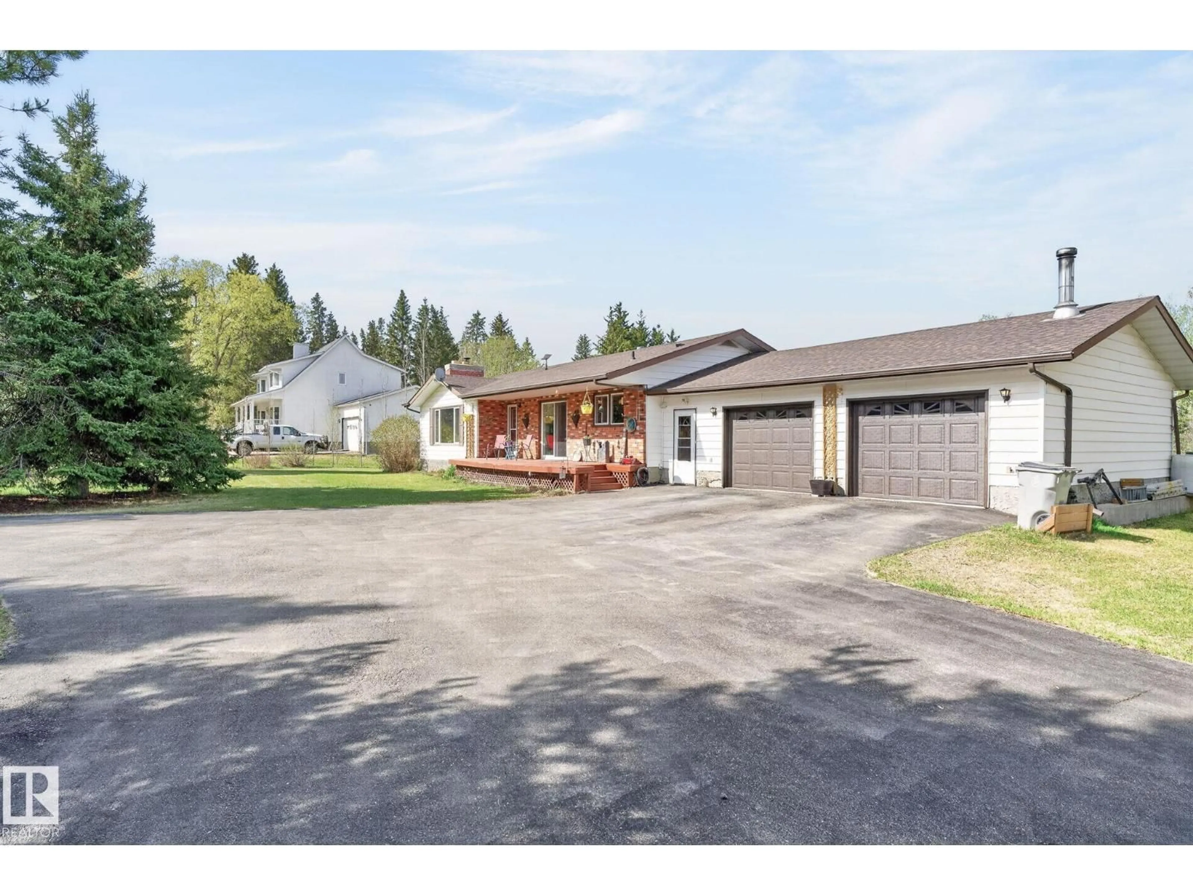 A pic from outside/outdoor area/front of a property/back of a property/a pic from drone, mountain view for 4911 46 ST, Evansburg Alberta T0E0T0