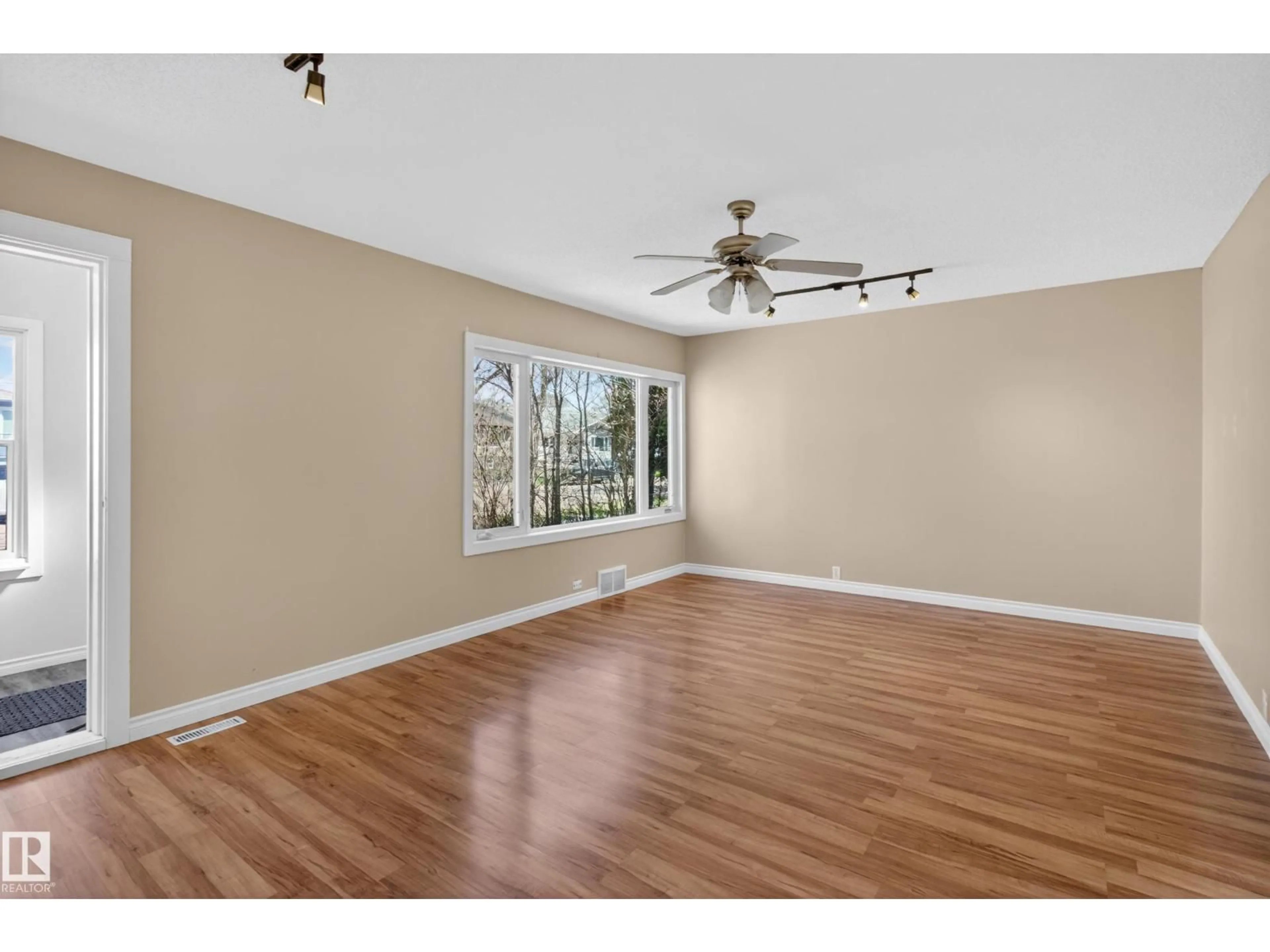 A pic of a room for 5409 49 AVE, Camrose Alberta T4V0N6