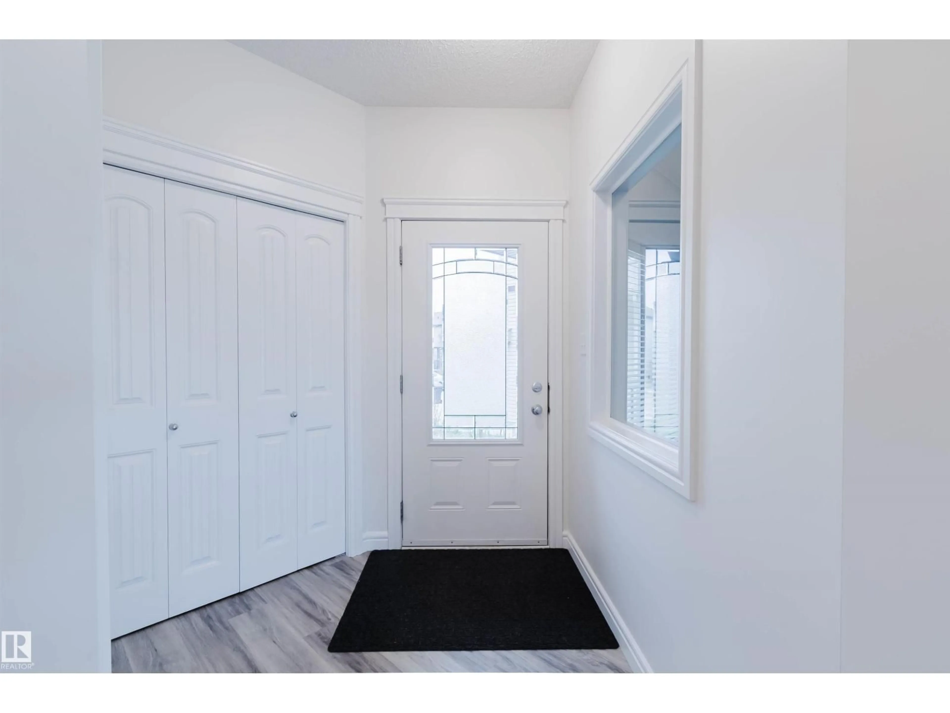 Indoor entryway for 17718 5A AV SW, Edmonton Alberta T6W2L4