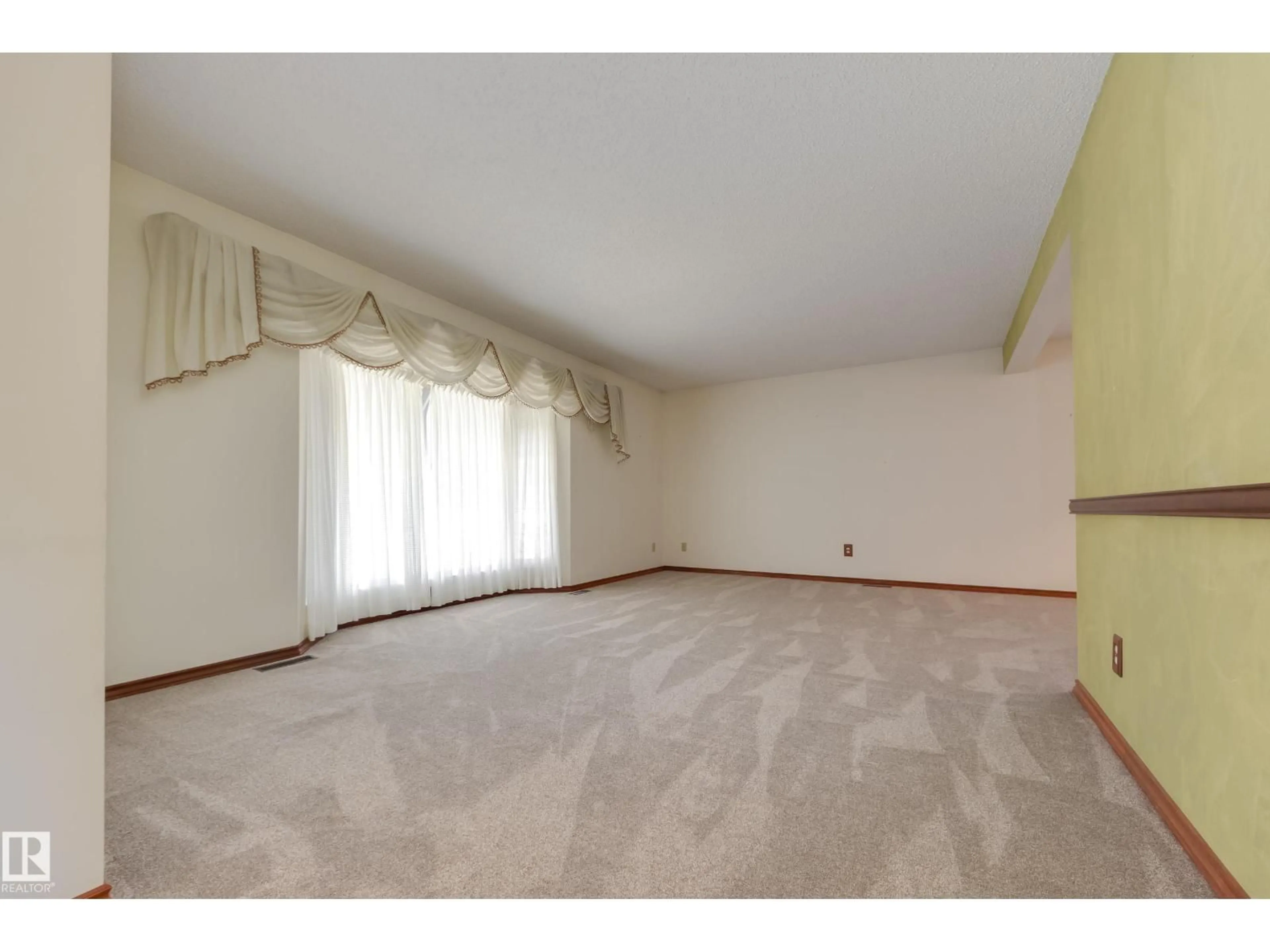 A pic of a room for 12307 54 ST, Edmonton Alberta T5W3N7