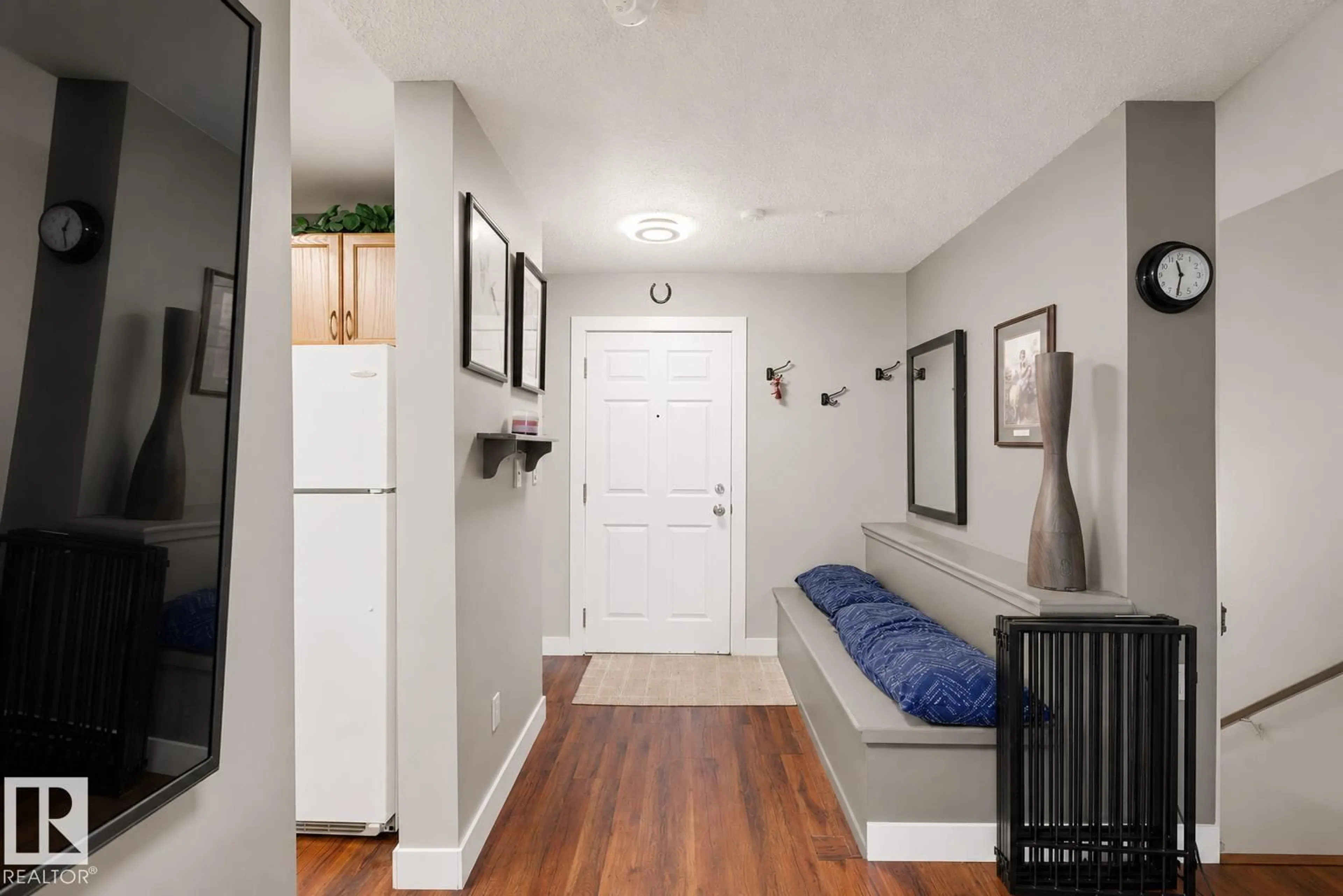 Indoor entryway for 103 - 105 MCKENNEY AV, St. Albert Alberta T8N2Y2