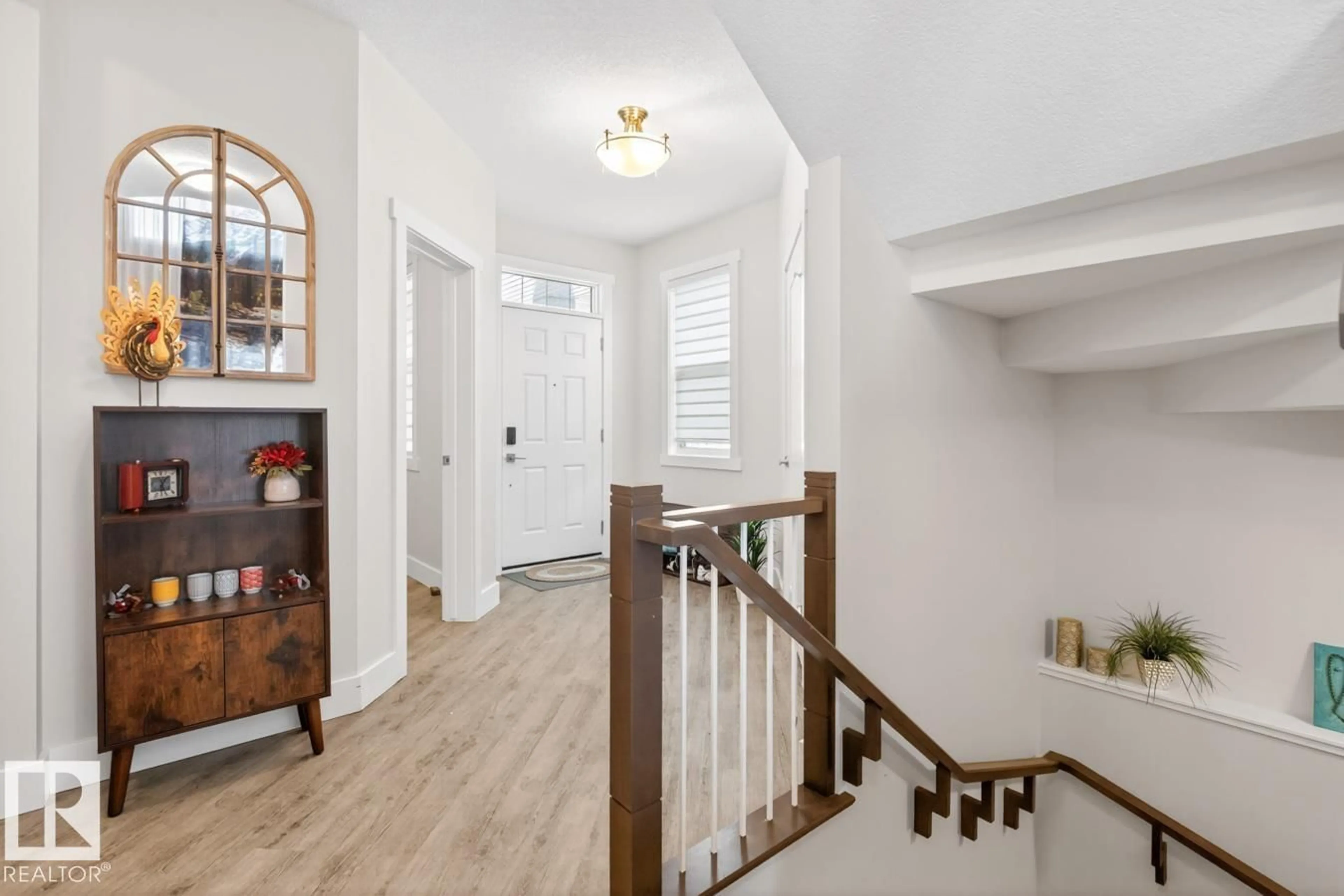 Indoor entryway for 7942 ERASMUS CR, Edmonton Alberta T6M0S2