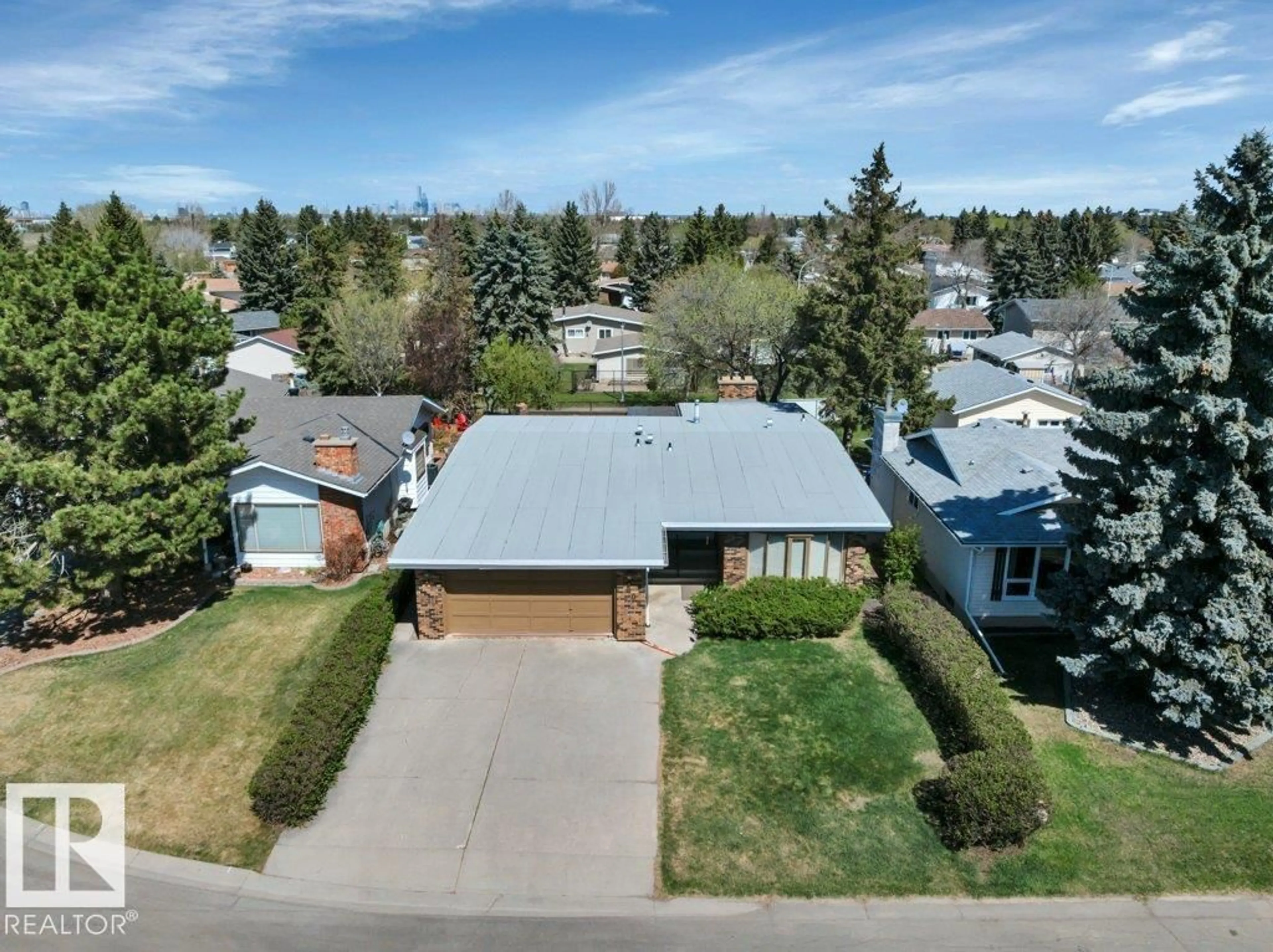A pic from outside/outdoor area/front of a property/back of a property/a pic from drone, street for 8808 41 AV, Edmonton Alberta T6K1G7