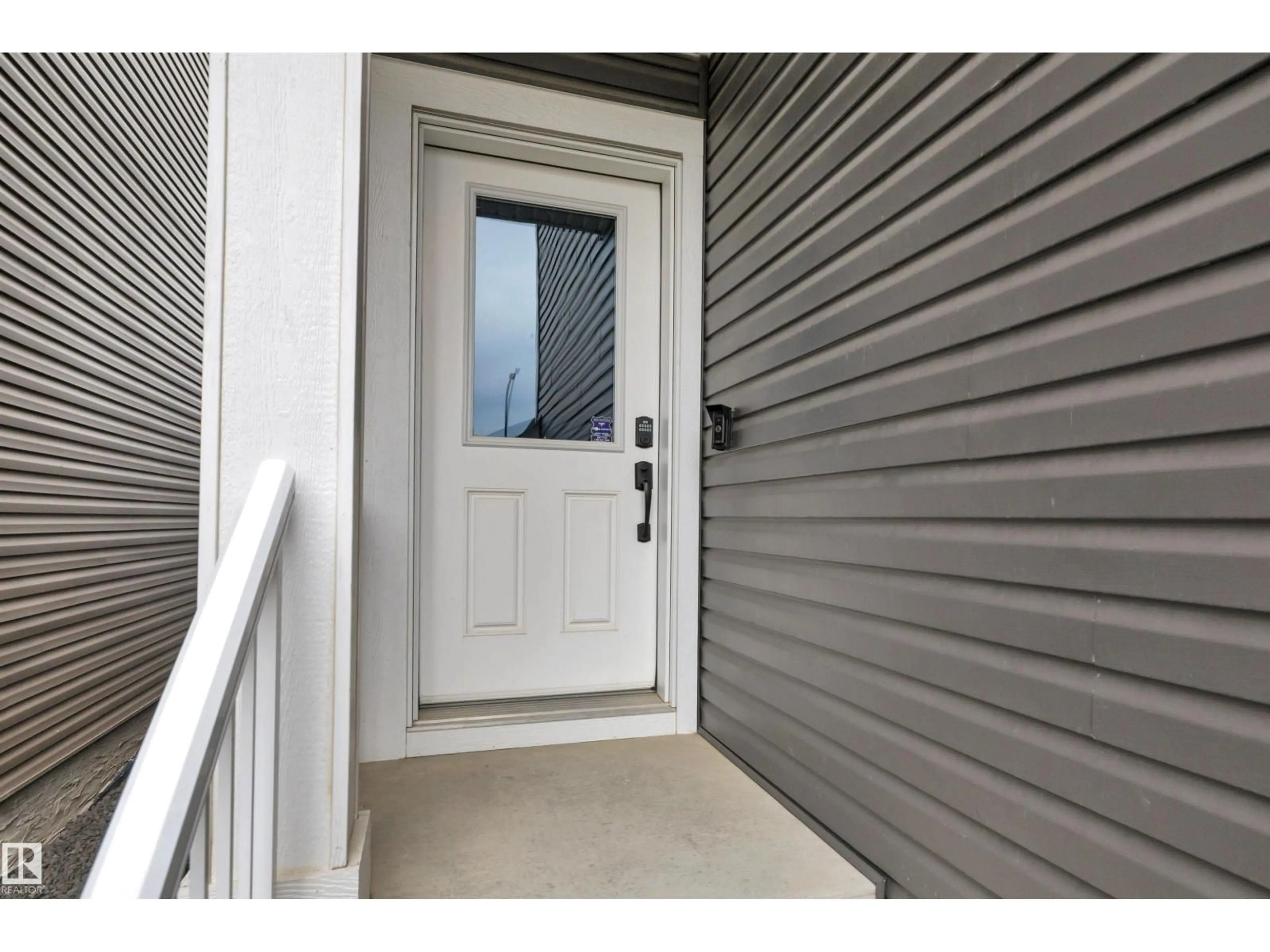 Indoor entryway for 194 STURTZ BN, Leduc Alberta T9E1E1