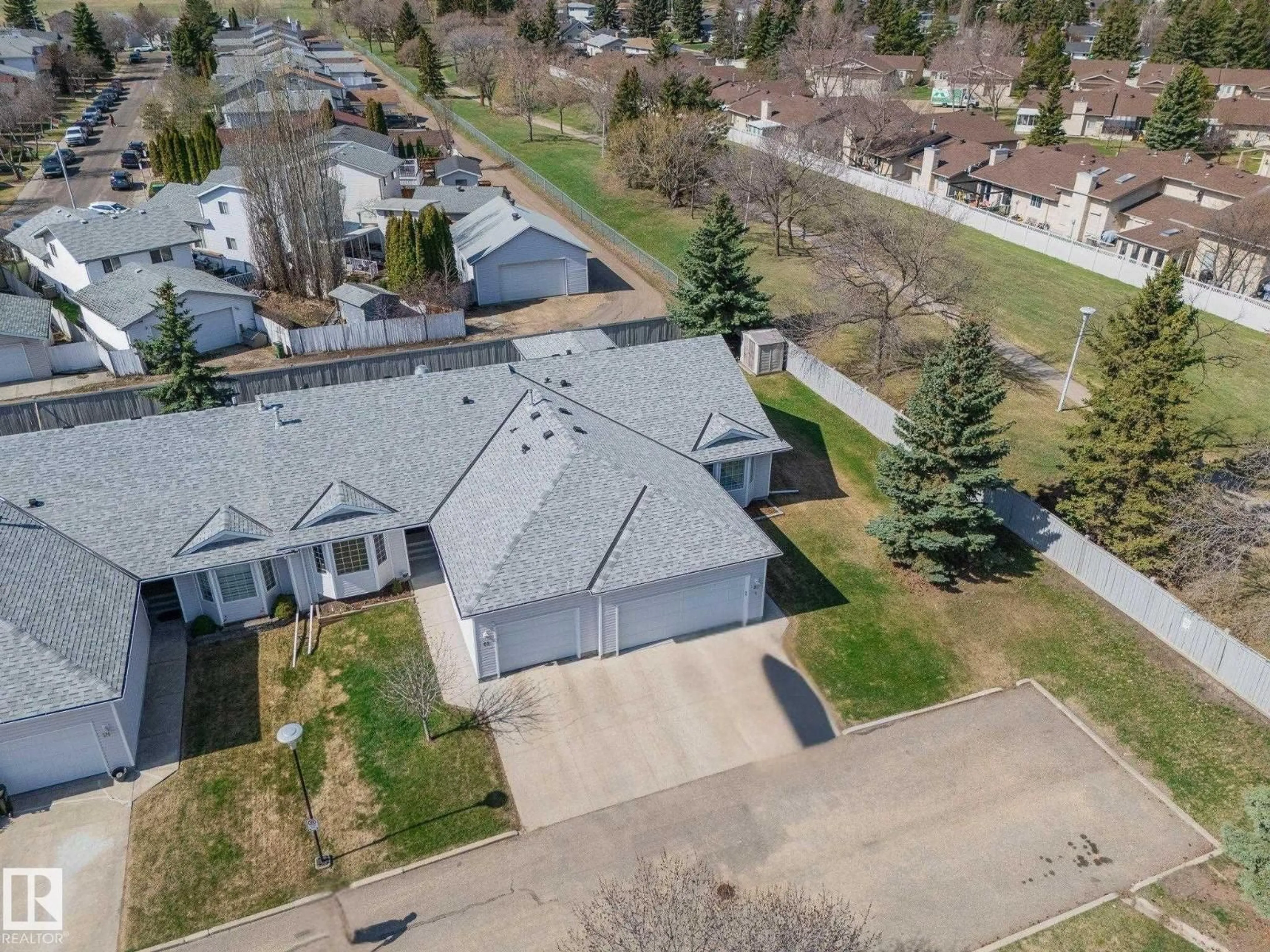 A pic from outside/outdoor area/front of a property/back of a property/a pic from drone, street for #25 - 1904 MILL WOODS ROAD, Edmonton Alberta T6K4E4