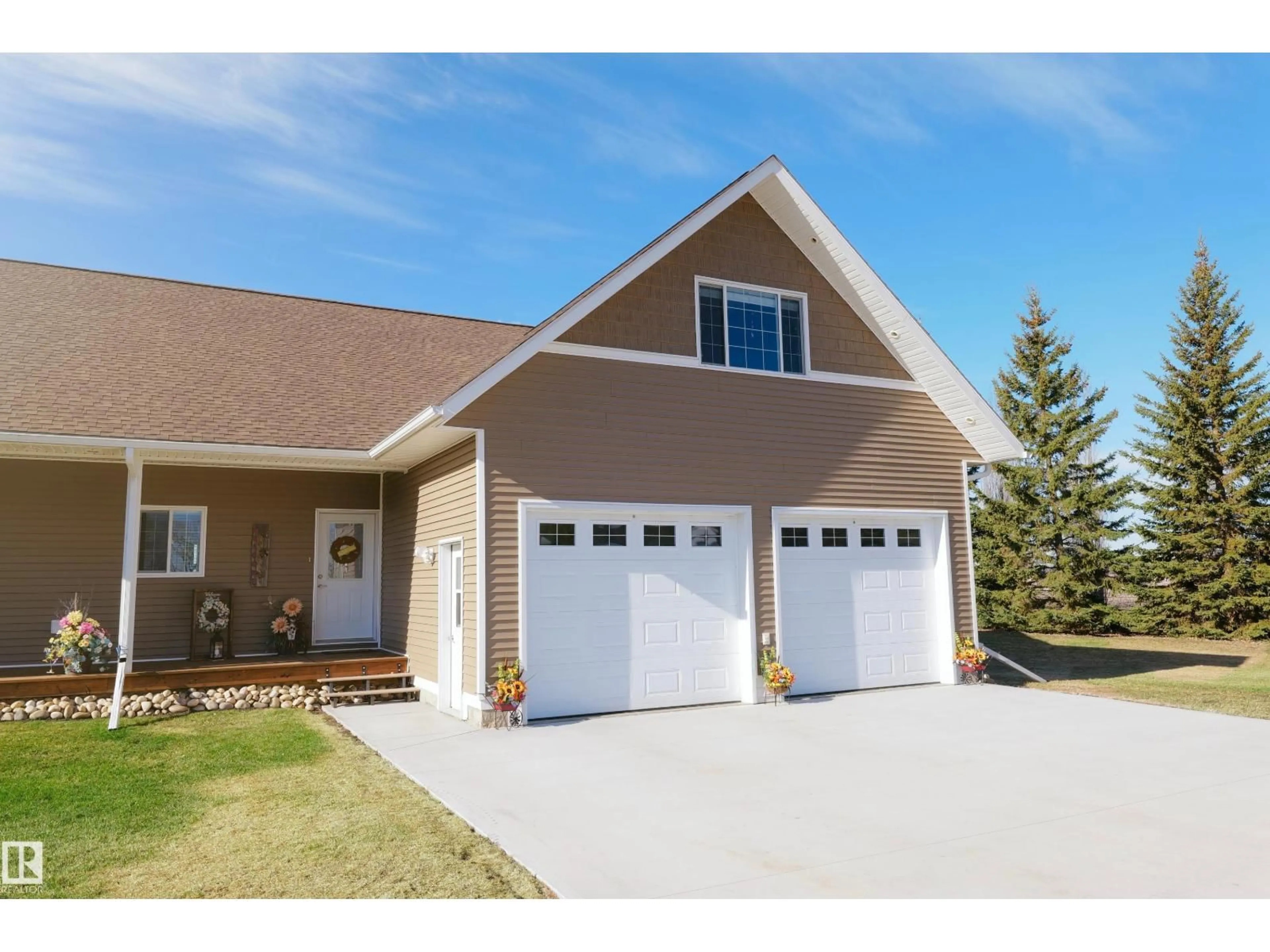 Home with vinyl exterior material, street for 1221 TWP RD 603A, Rural Westlock County Alberta T7P2P5