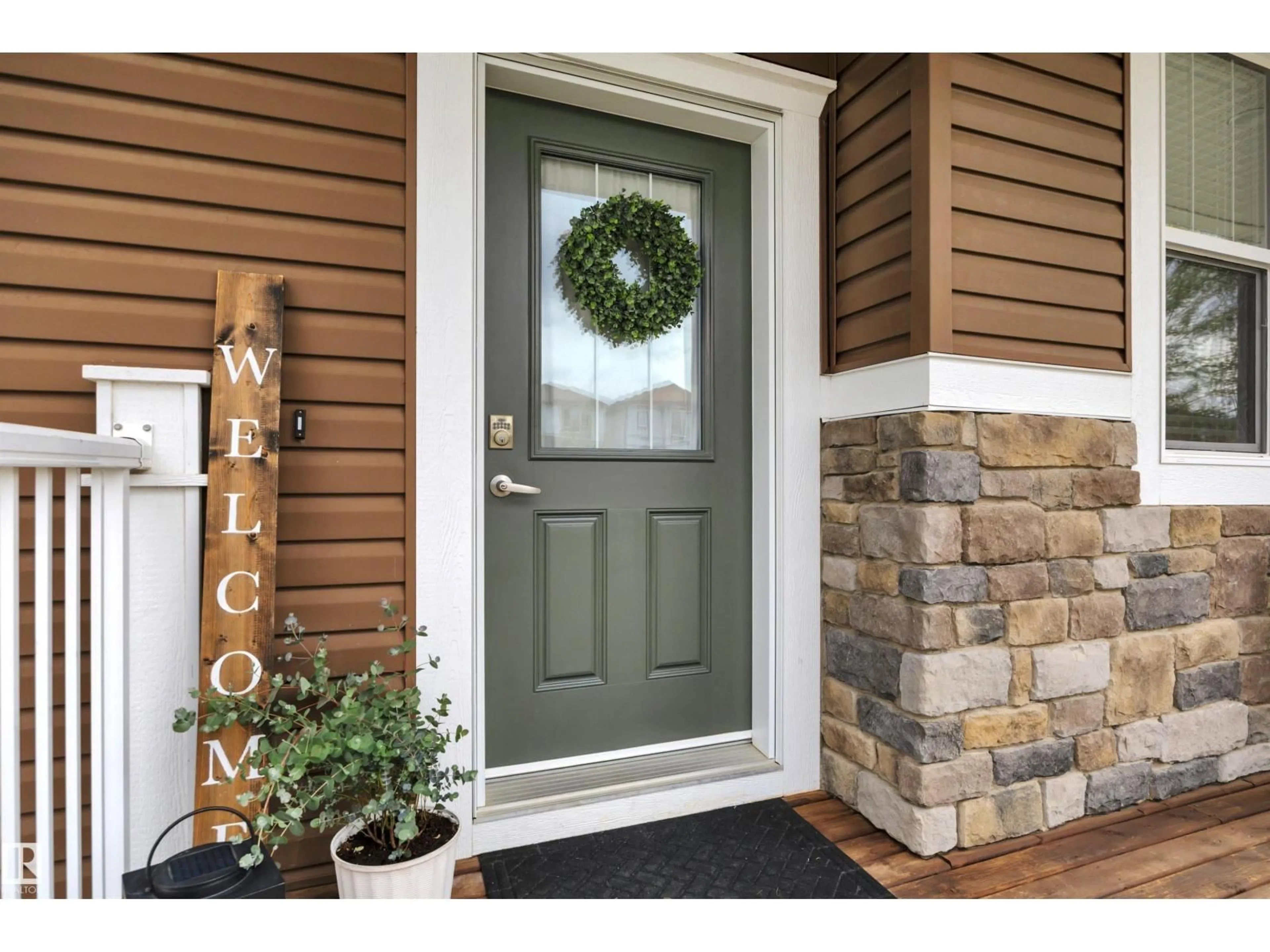 Indoor entryway for 258 ROBINSON DR, Leduc Alberta T9E0S7