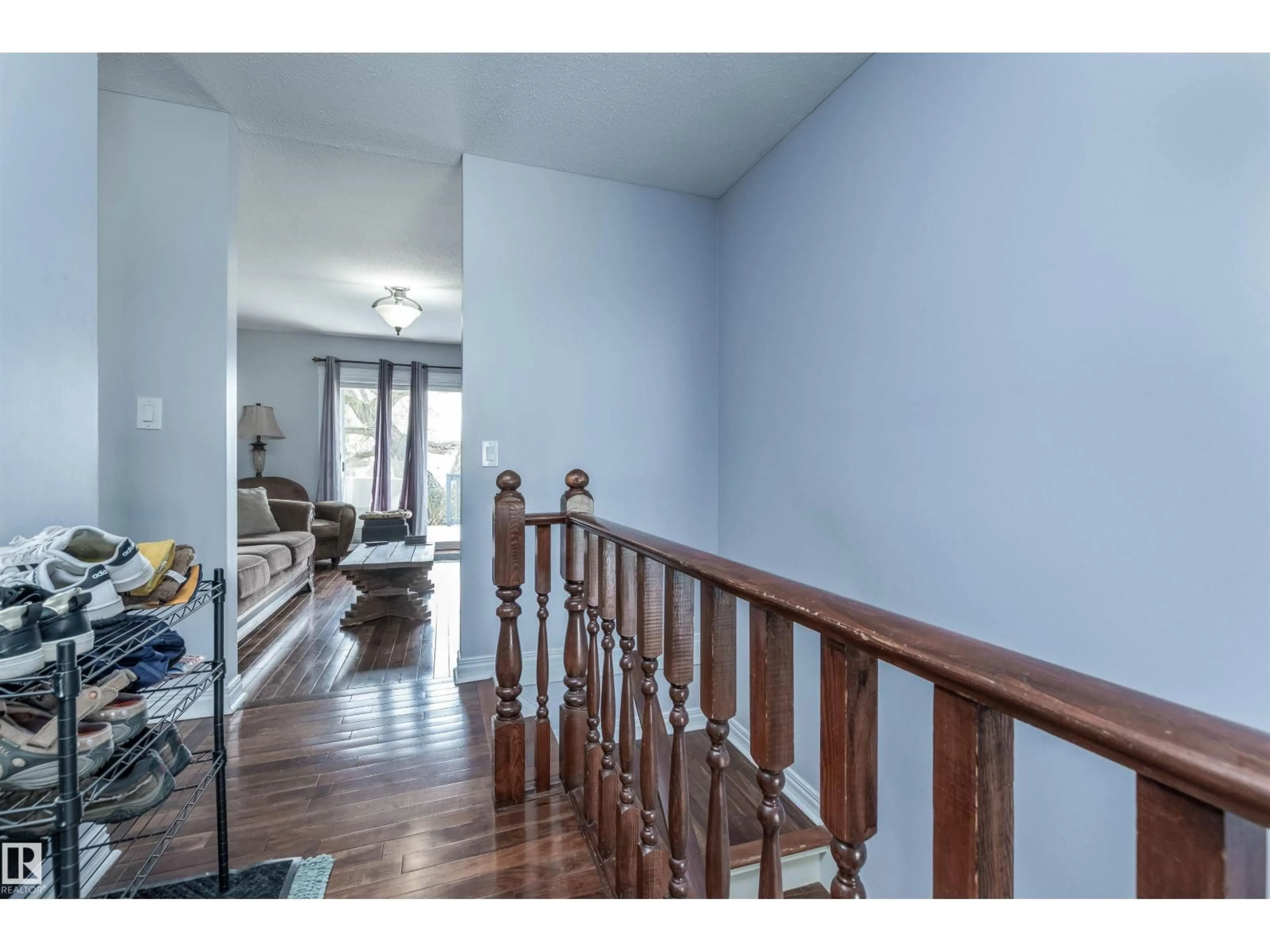 Indoor foyer for 23 CIRCLEWOOD DR, Sherwood Park Alberta T8A0K5