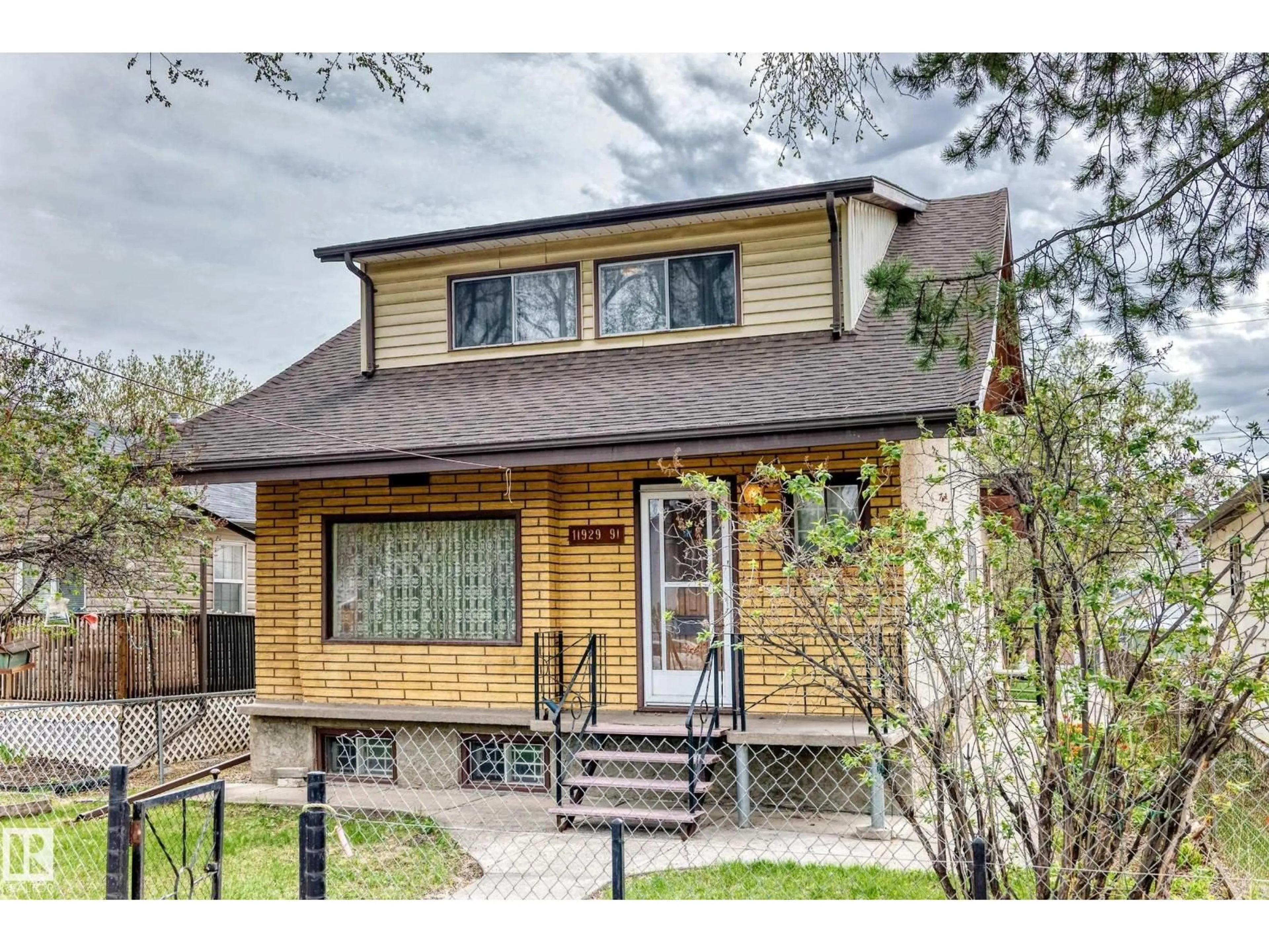 Home with vinyl exterior material, street for NW - 11929 91 ST, Edmonton Alberta T5B4B7