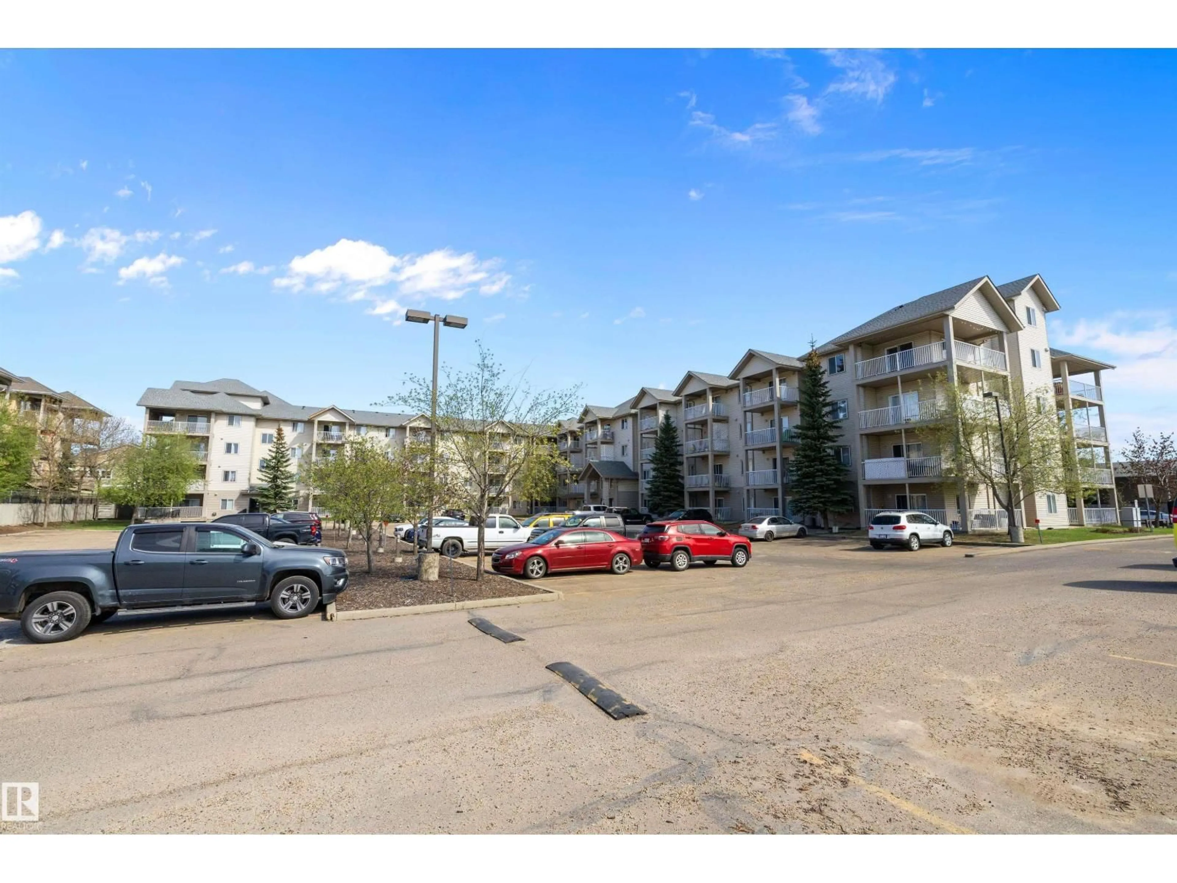 Parking for 12550 - 415 140 AV, Edmonton Alberta T5X6J4