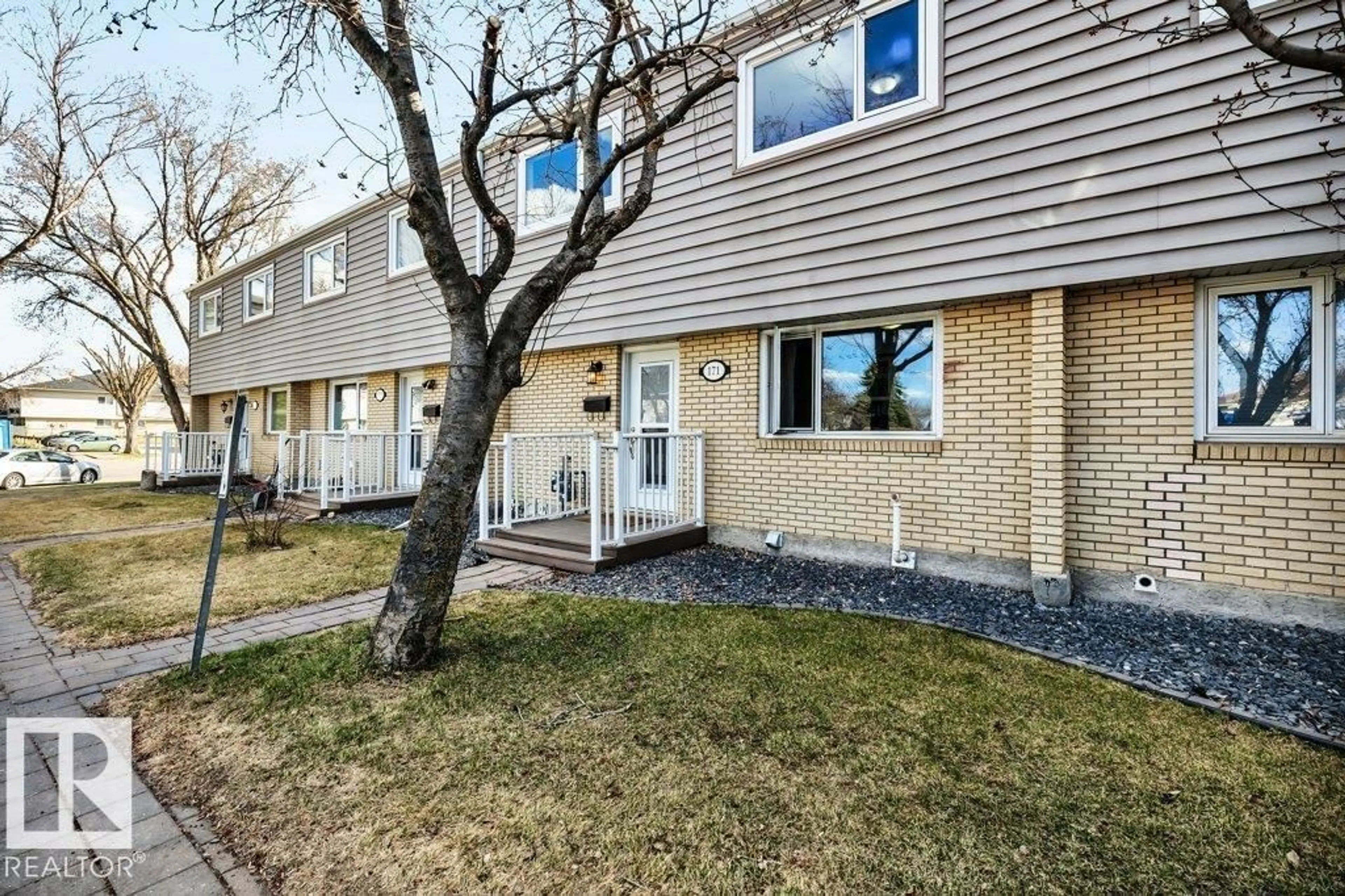 Home with vinyl exterior material, street for 171 ROYAL RD, Edmonton Alberta T6J2E7