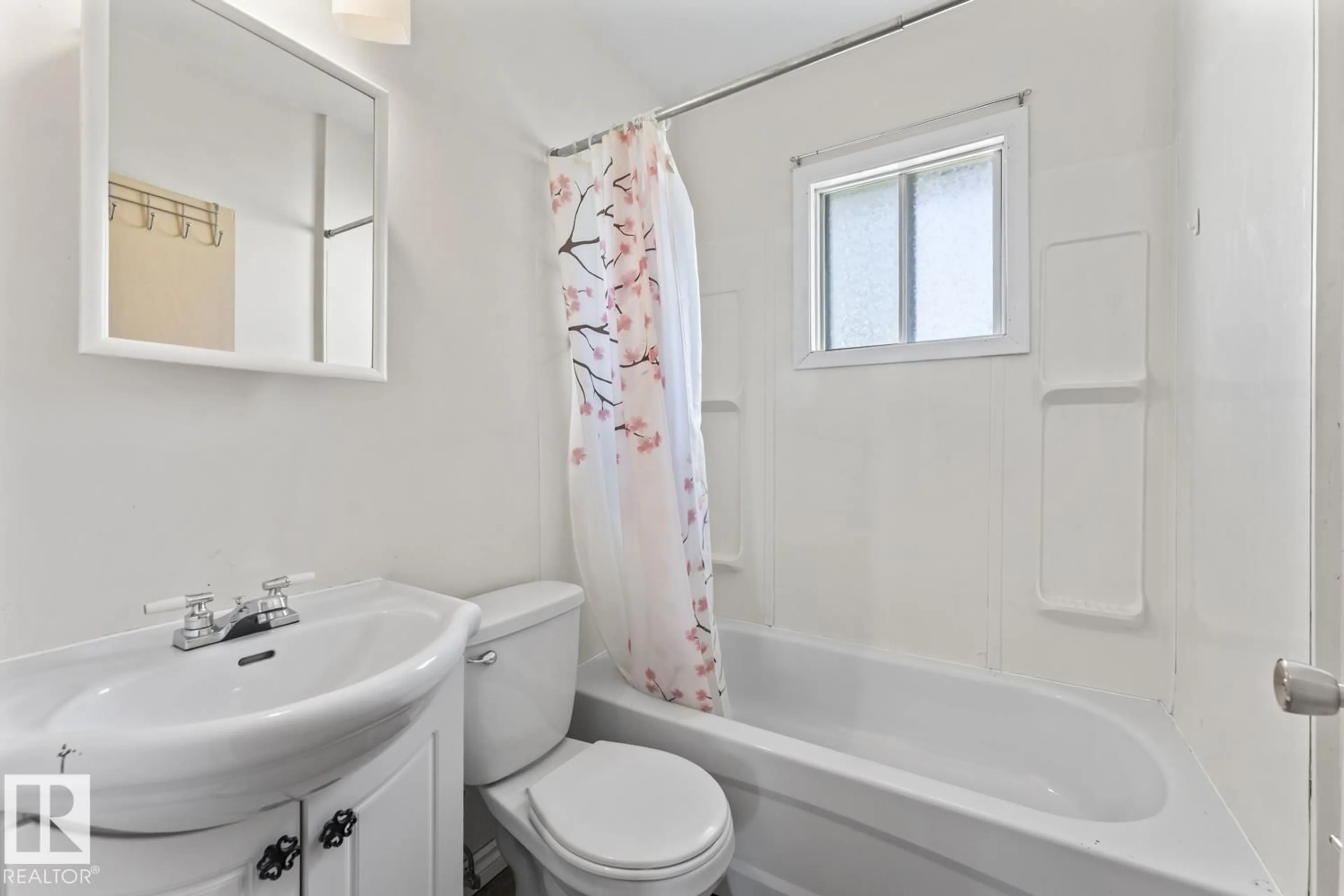 Standard bathroom, ceramic/tile floor for 818 11 AV, Cold Lake Alberta T9M1J1
