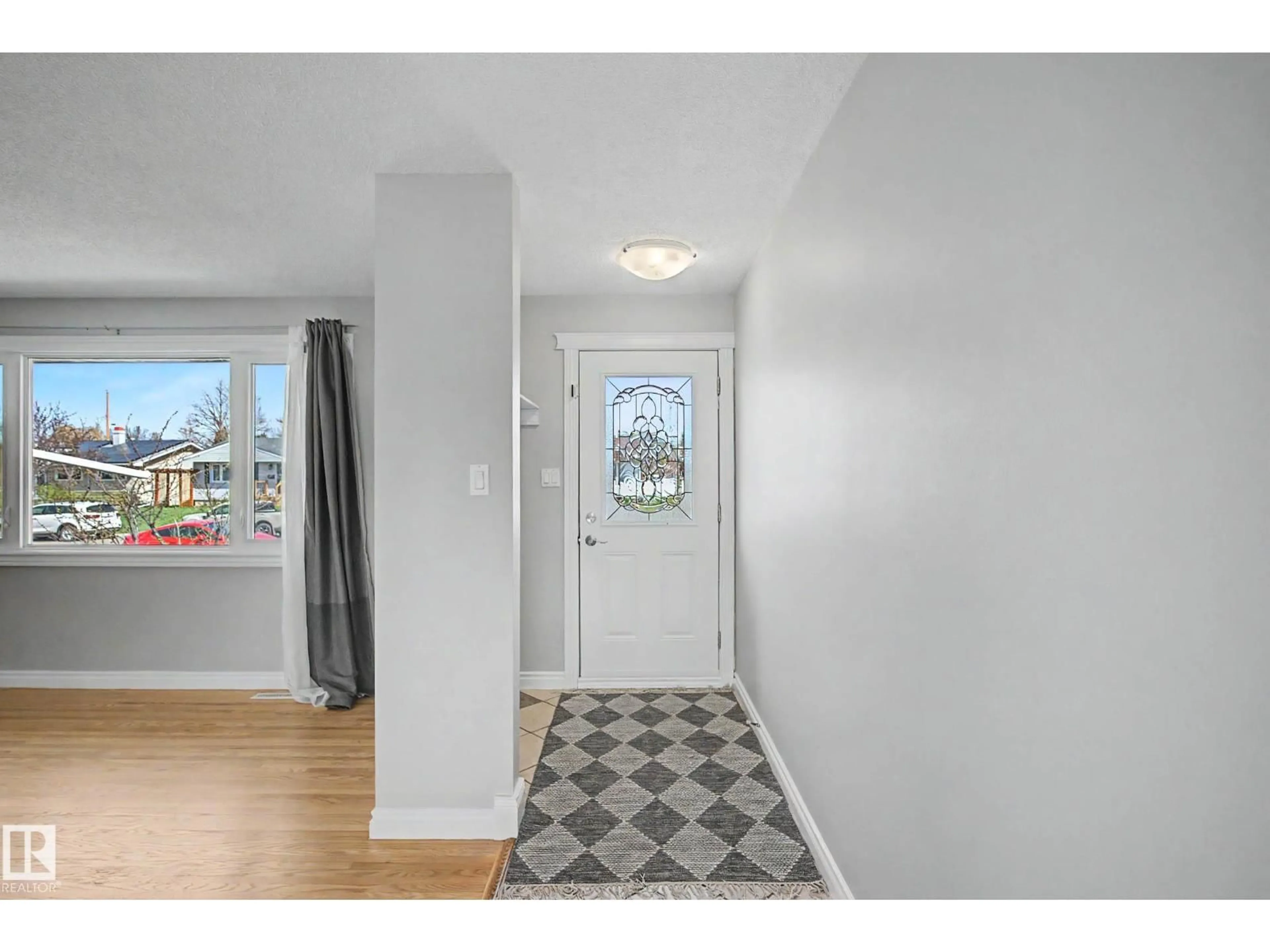 Indoor entryway for 16715 79A AV, Edmonton Alberta T5R2J4