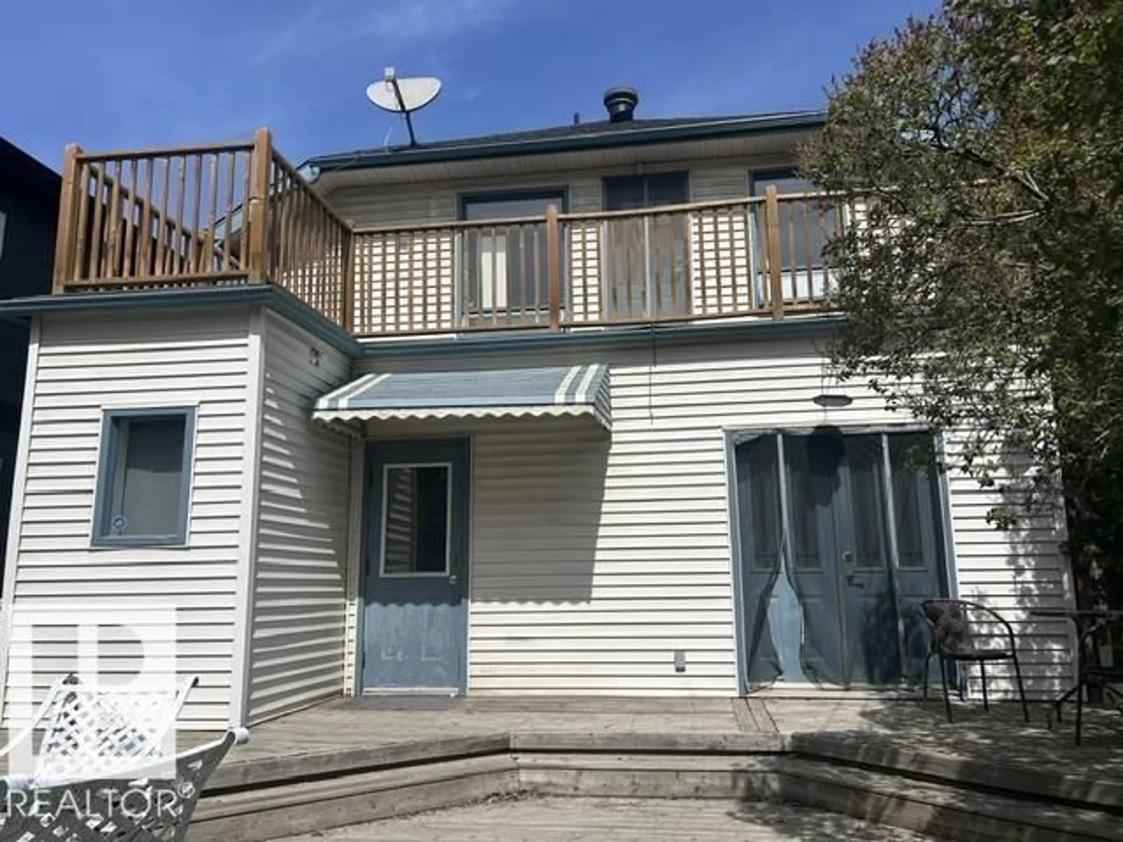 A pic from outside/outdoor area/front of a property/back of a property/a pic from drone, unknown for 10841 80 AV, Edmonton Alberta T6E1V9