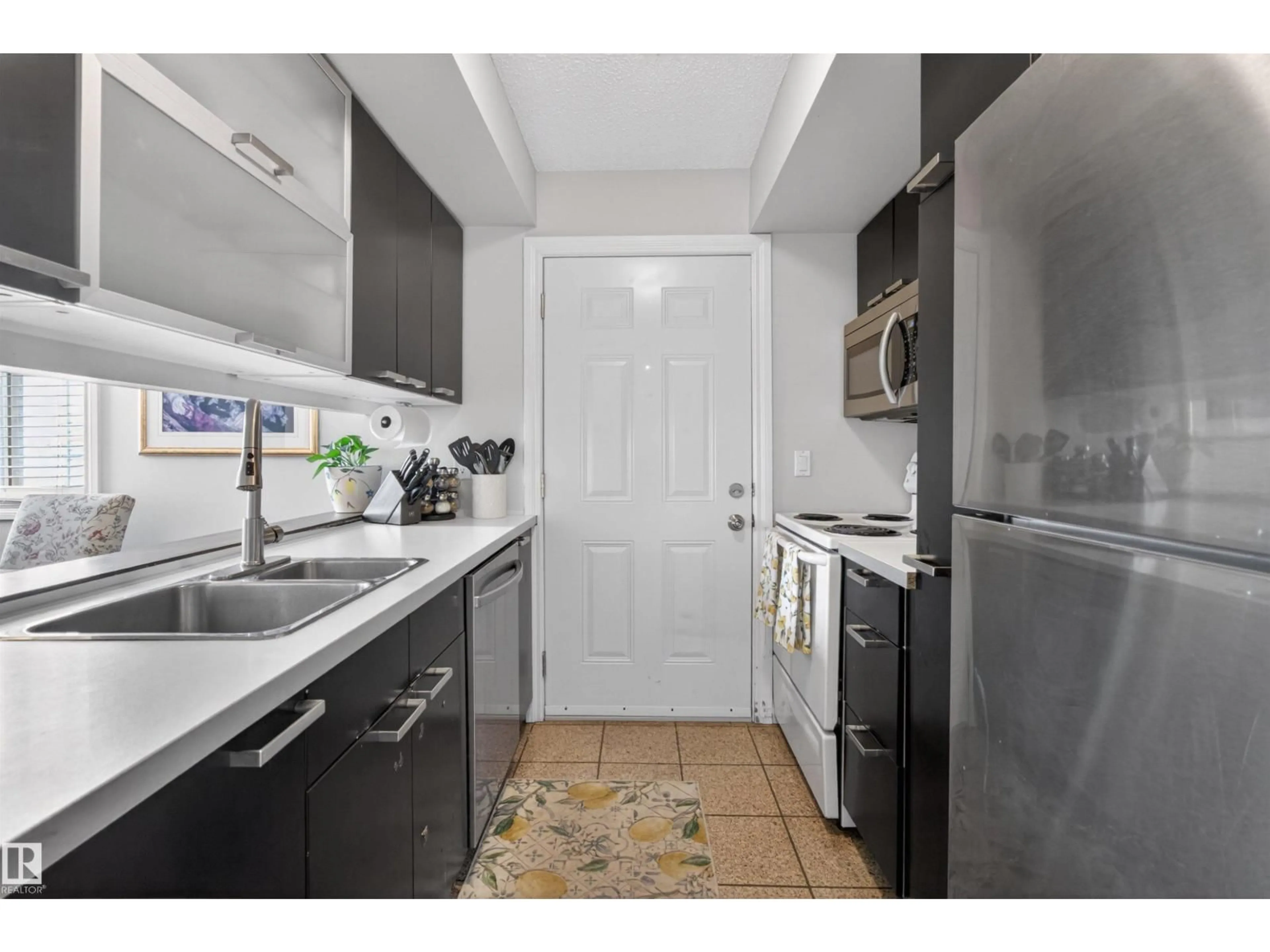 Standard kitchen, unknown for 53 LANCASTER TC, Edmonton Alberta T5X5B4