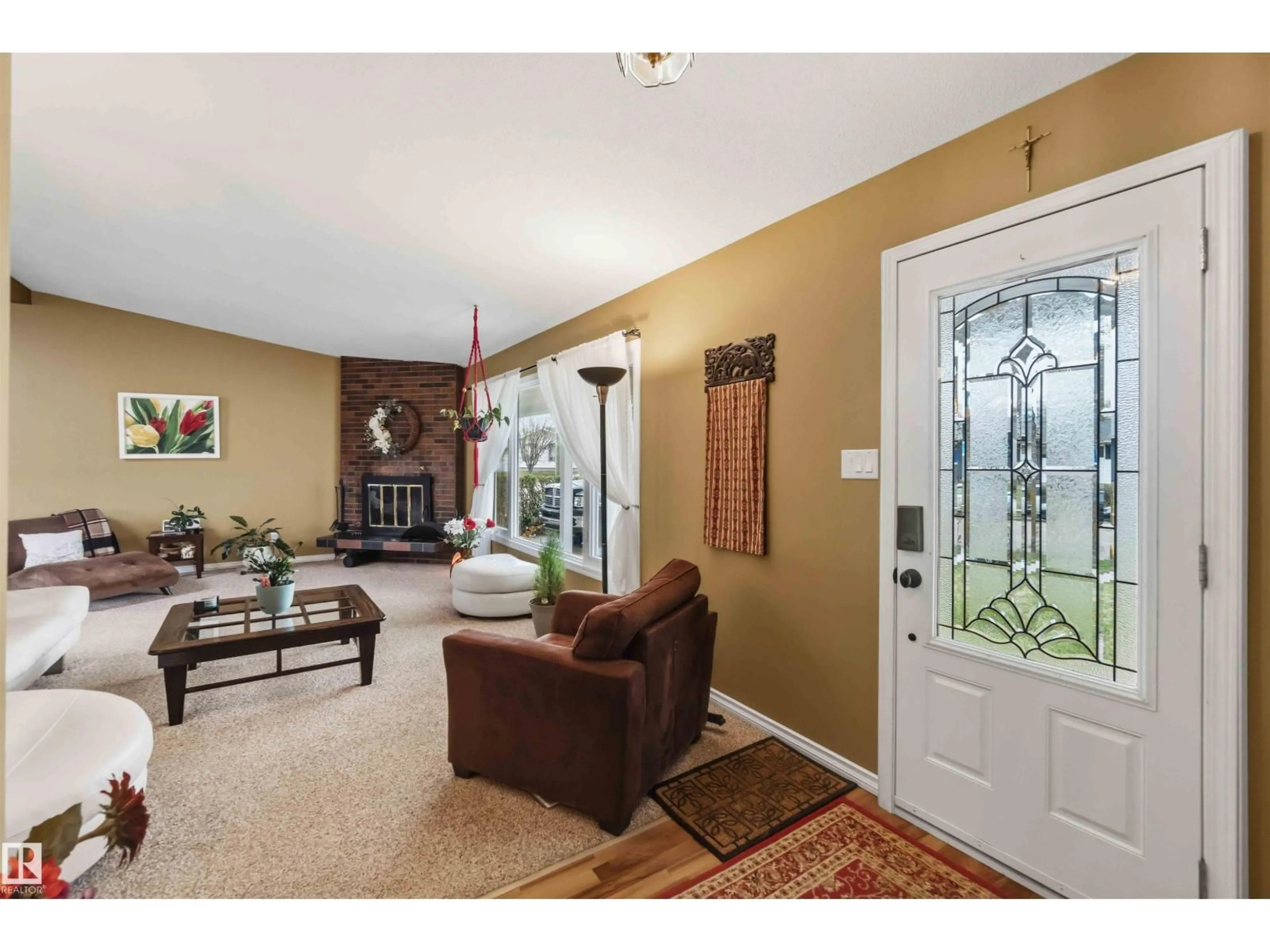 Indoor entryway for 9504 94 AV, Fort Saskatchewan Alberta T8L1N7