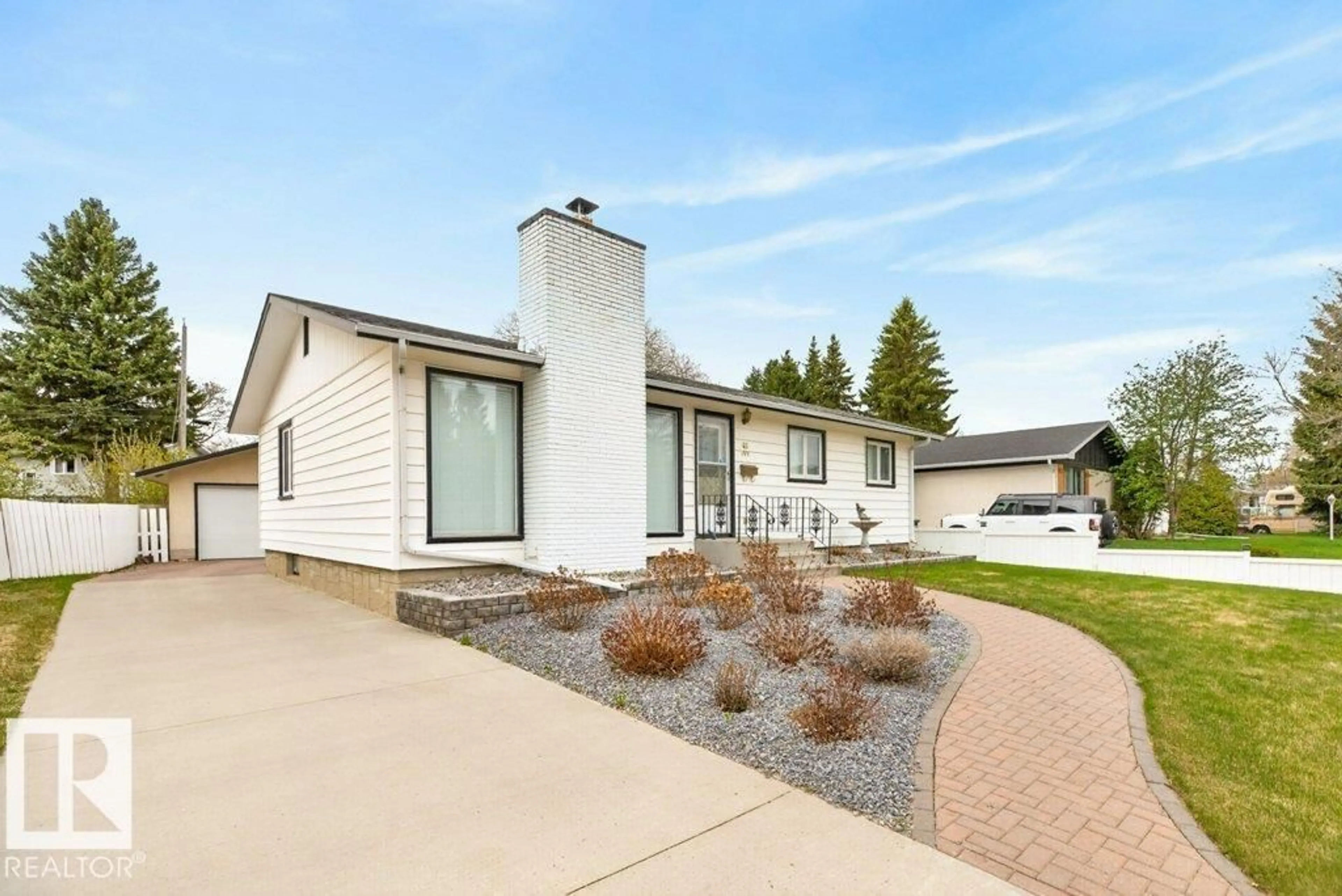 Home with vinyl exterior material, street for 45 IVY CR, Sherwood Park Alberta T8A1W5