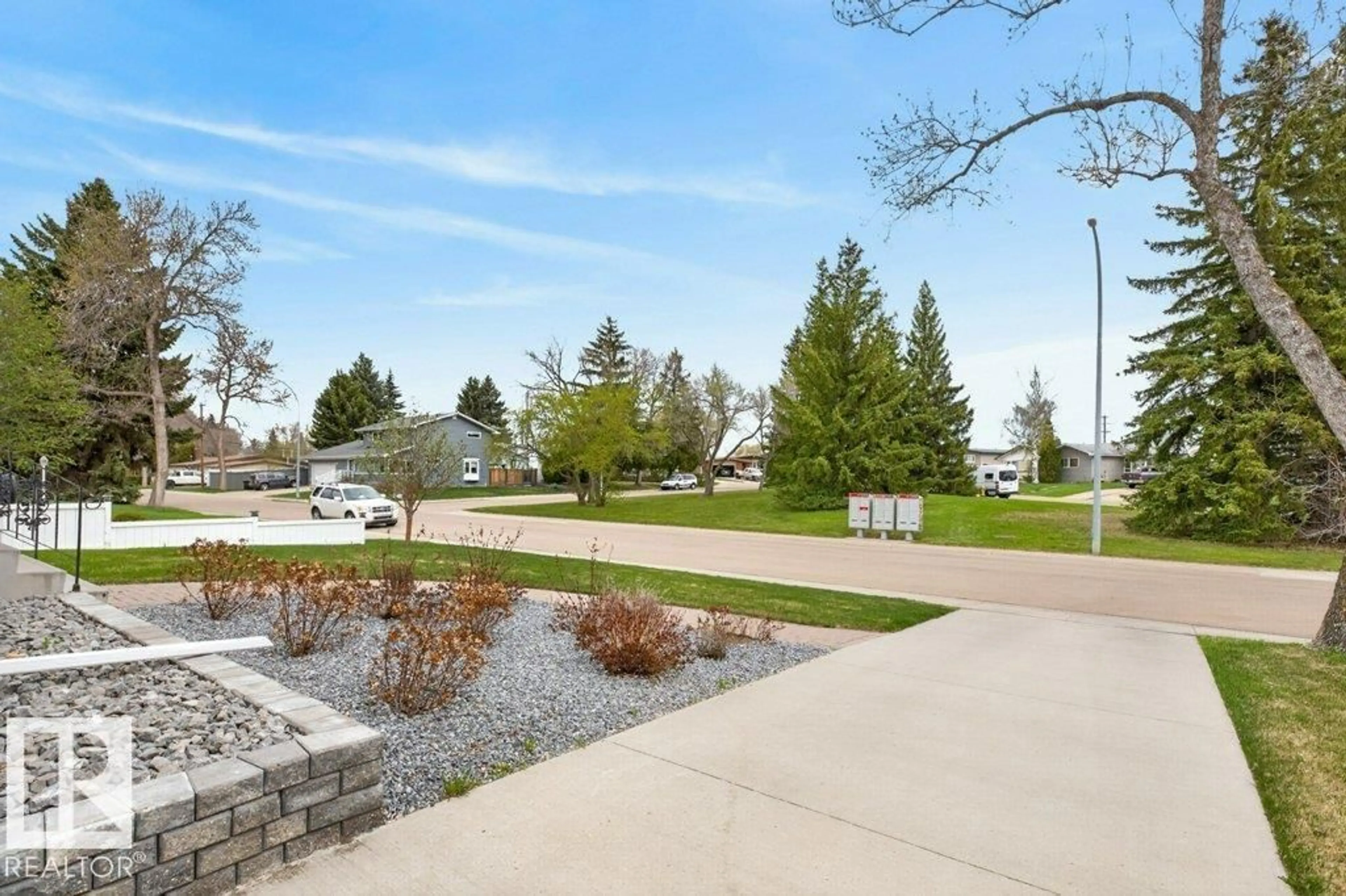 Patio, unknown for 45 IVY CR, Sherwood Park Alberta T8A1W5