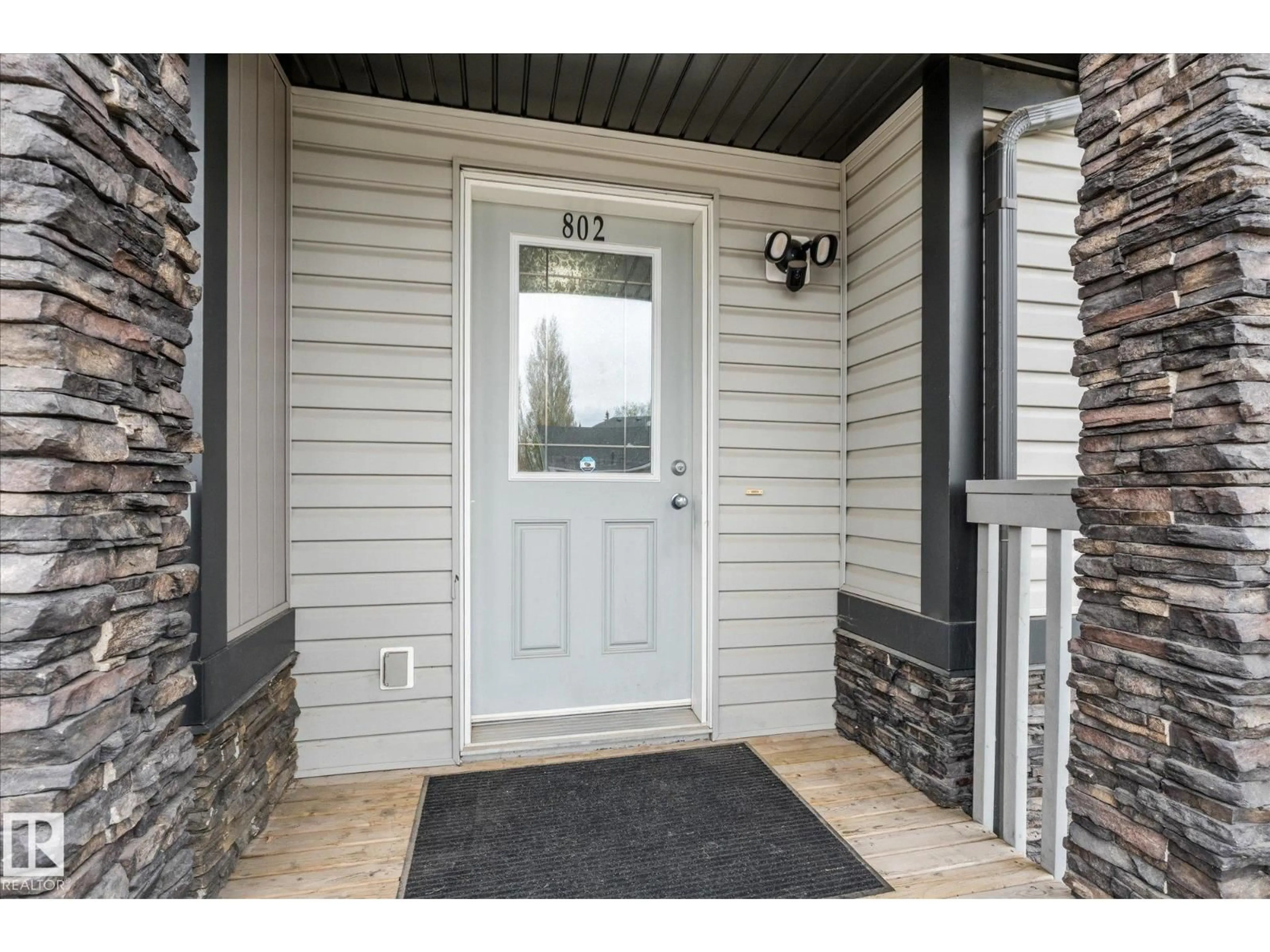 Indoor entryway for 802 MCLEOD AV, Spruce Grove Alberta T7X0M7