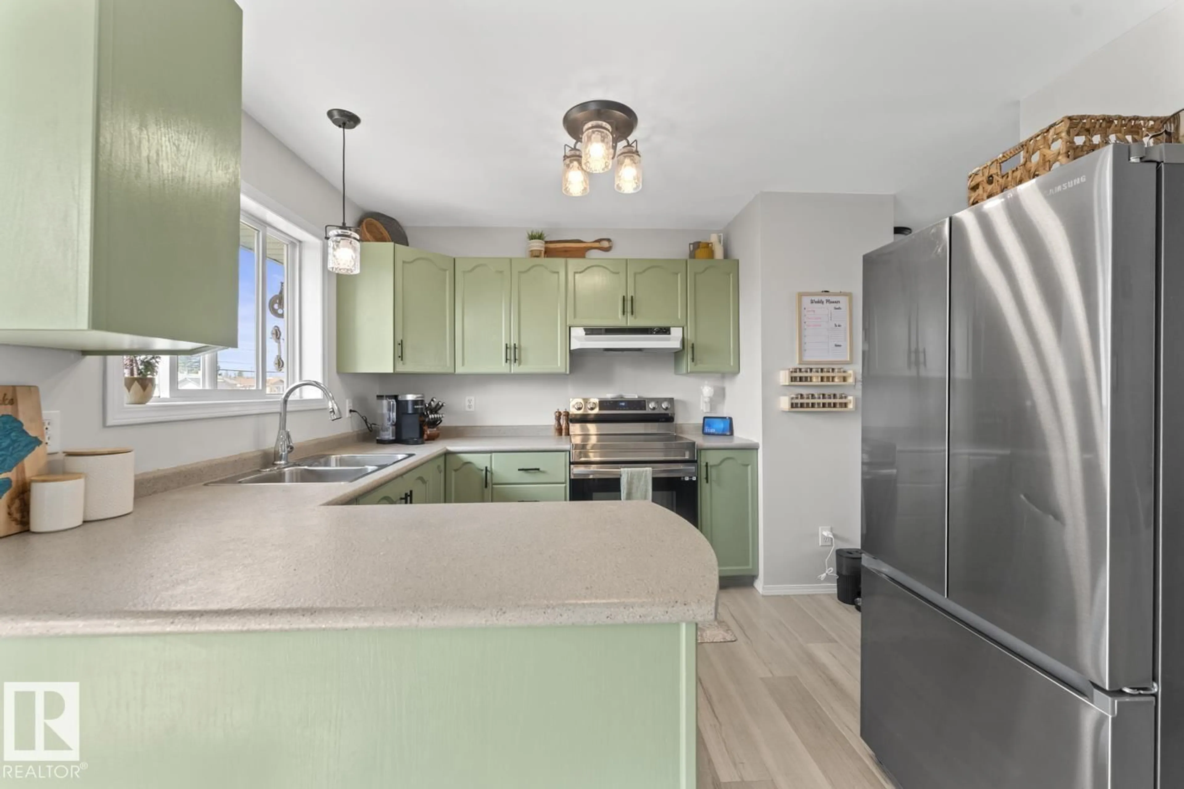 Open concept kitchen, unknown for 4813 50 AV, Cold Lake Alberta T9M1Y2