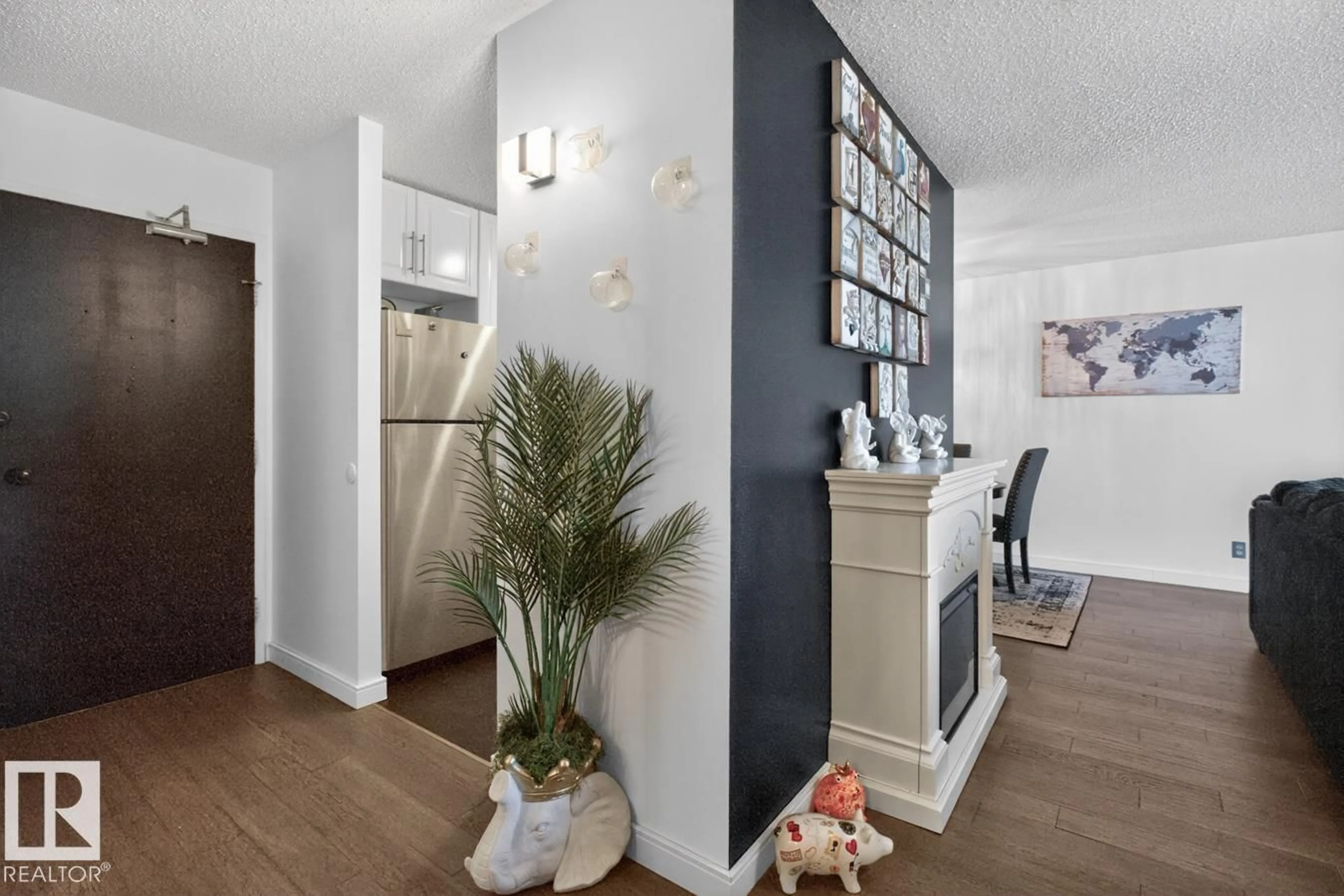 Indoor entryway for 1103 11307 99 AV, Edmonton Alberta T5K0H2