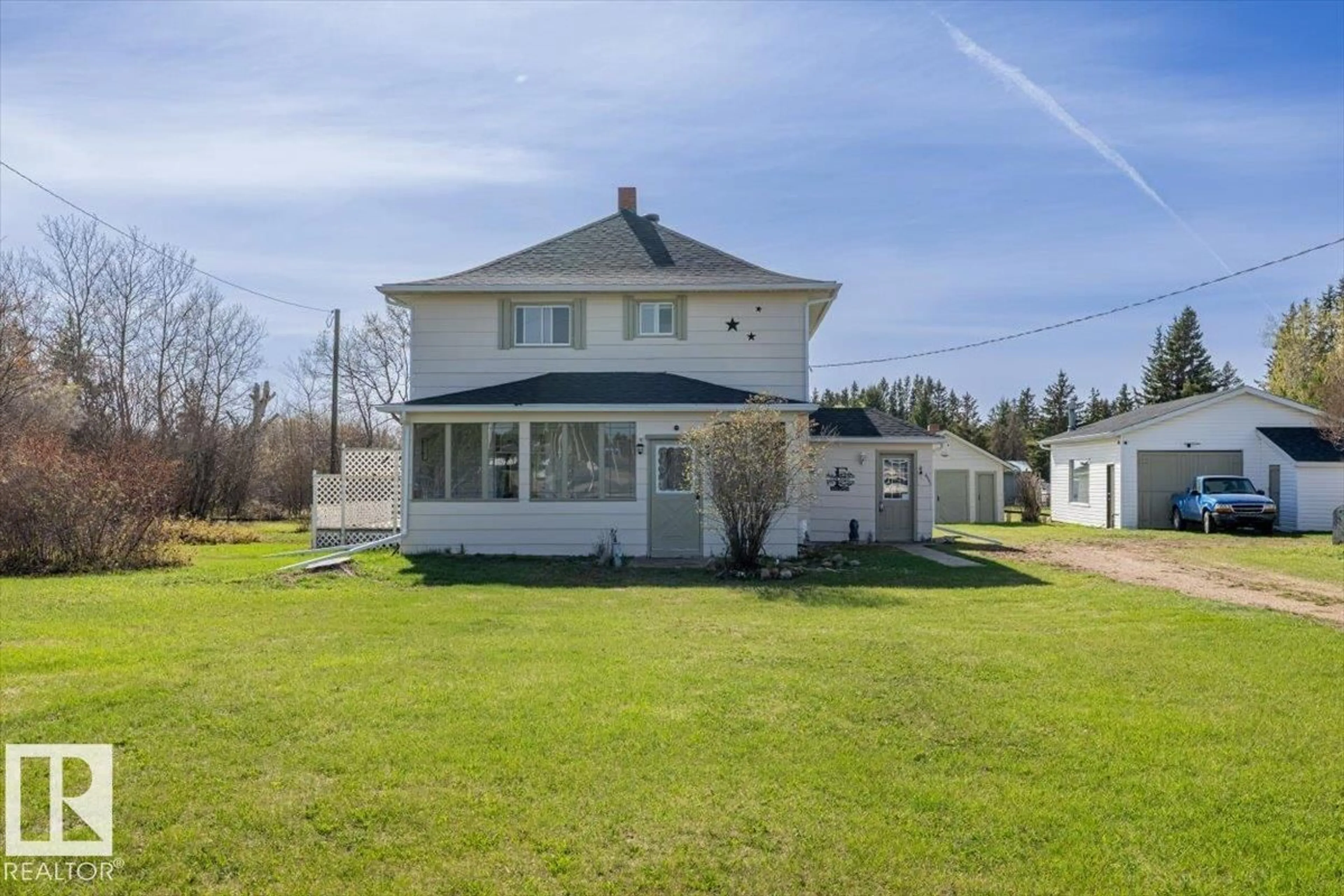 A pic from outside/outdoor area/front of a property/back of a property/a pic from drone, unknown for 4802 50 ST, Andrew Alberta T0B0C0
