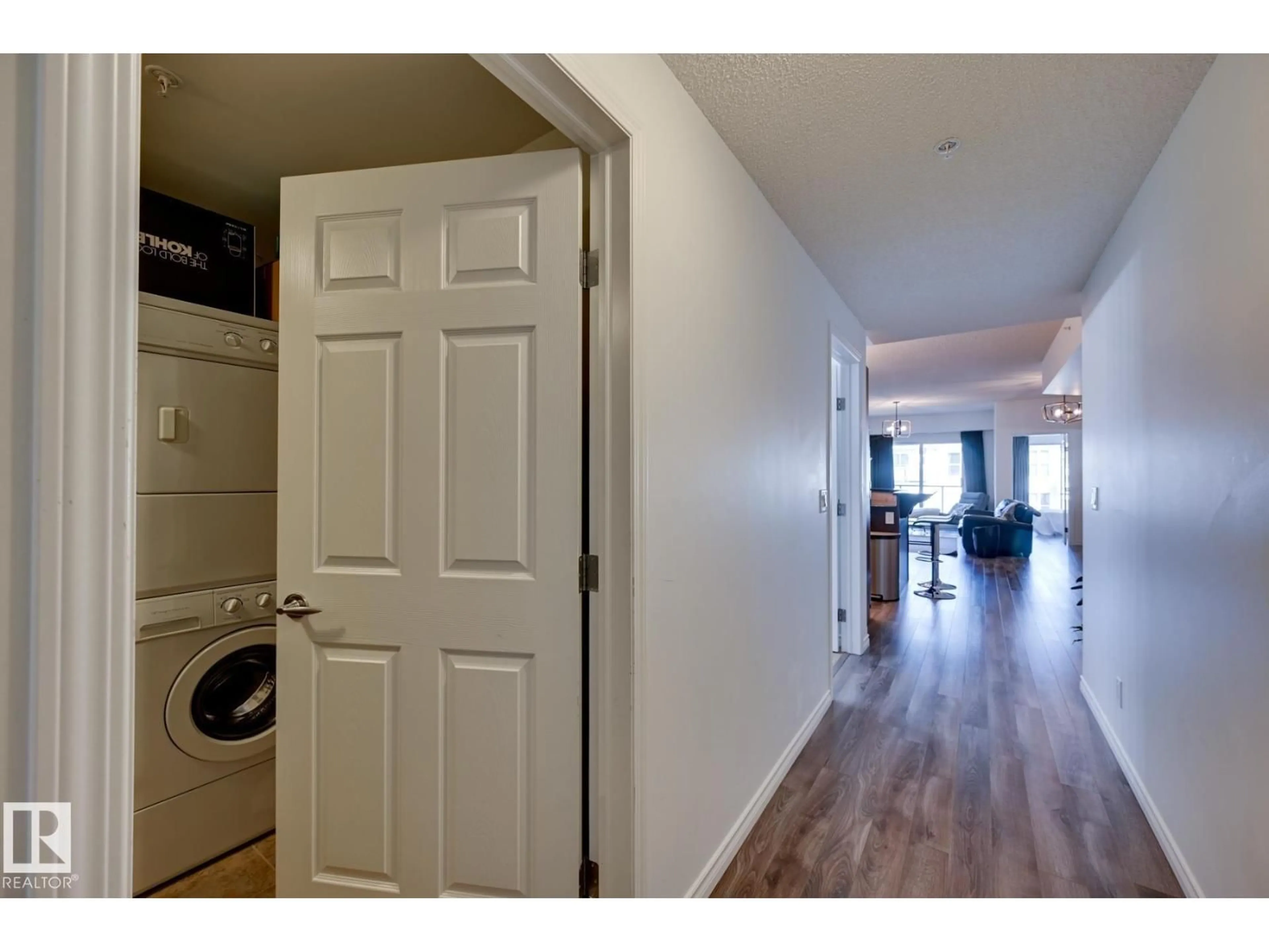 Indoor entryway for 407 - 10303 111 ST NW, Edmonton Alberta T5K0C6